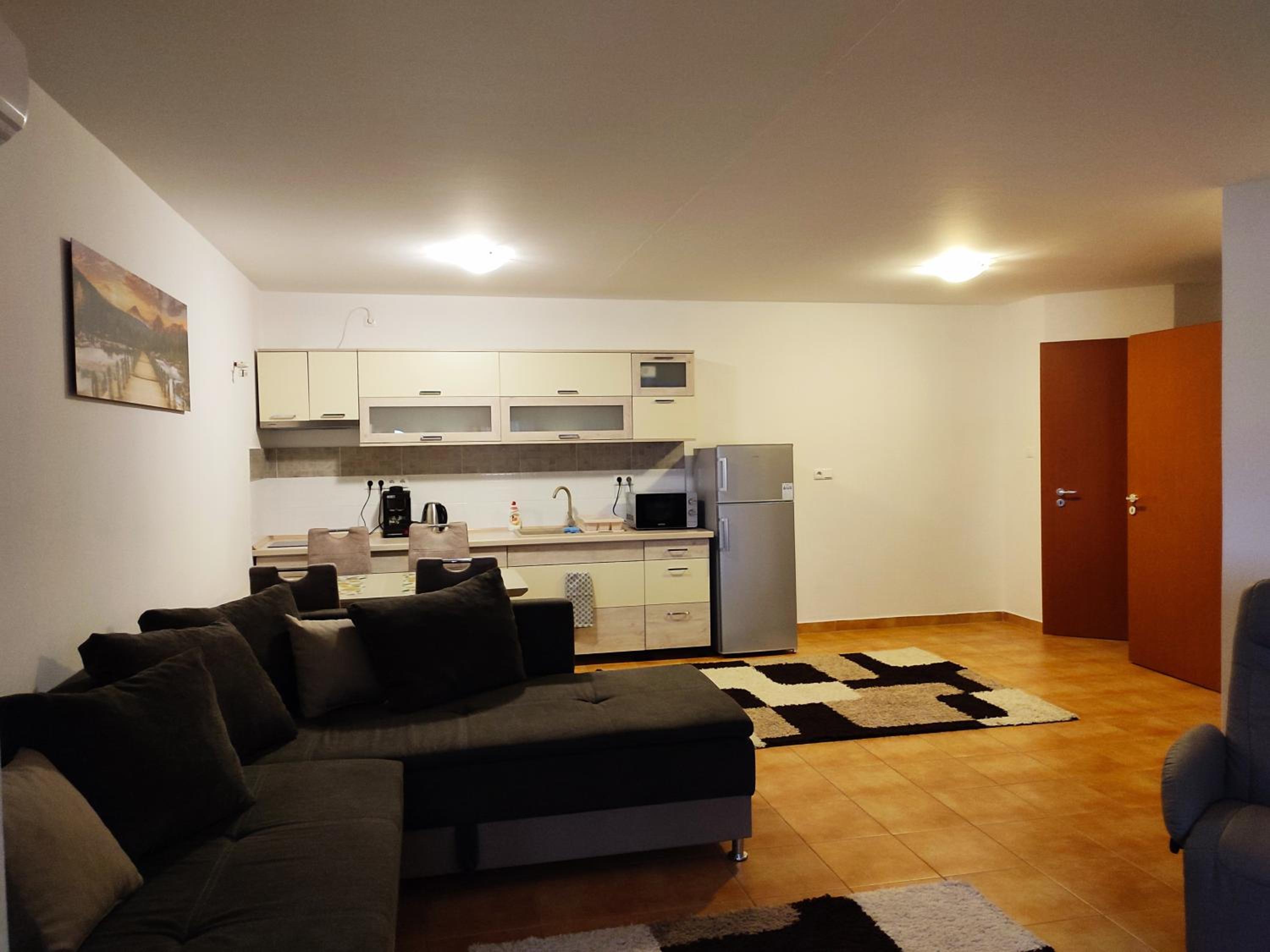 One-Bedroom Apartment photo 2