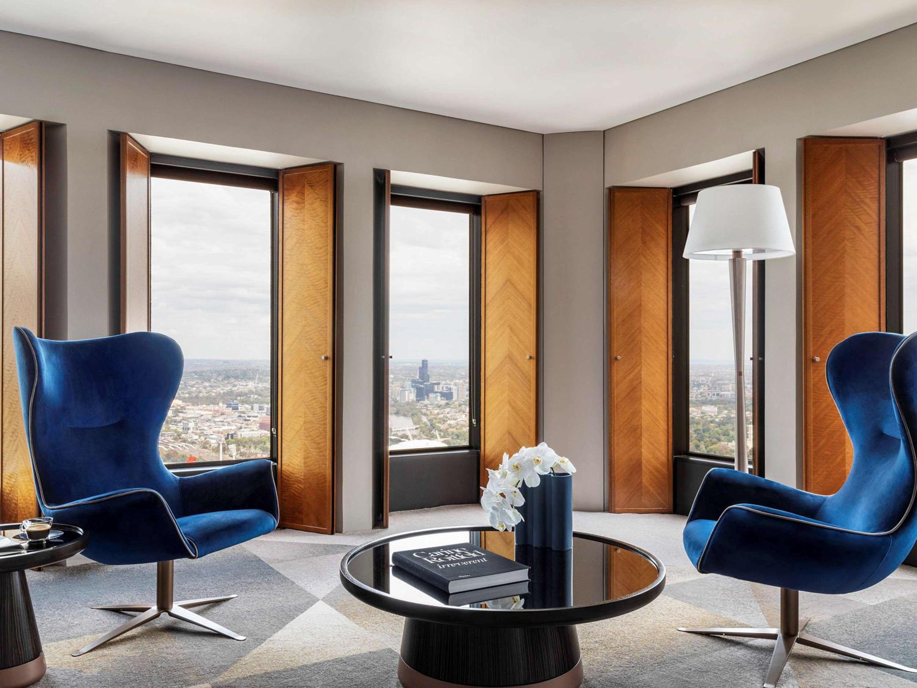 Junior Corner King Suite with Bay and River View
