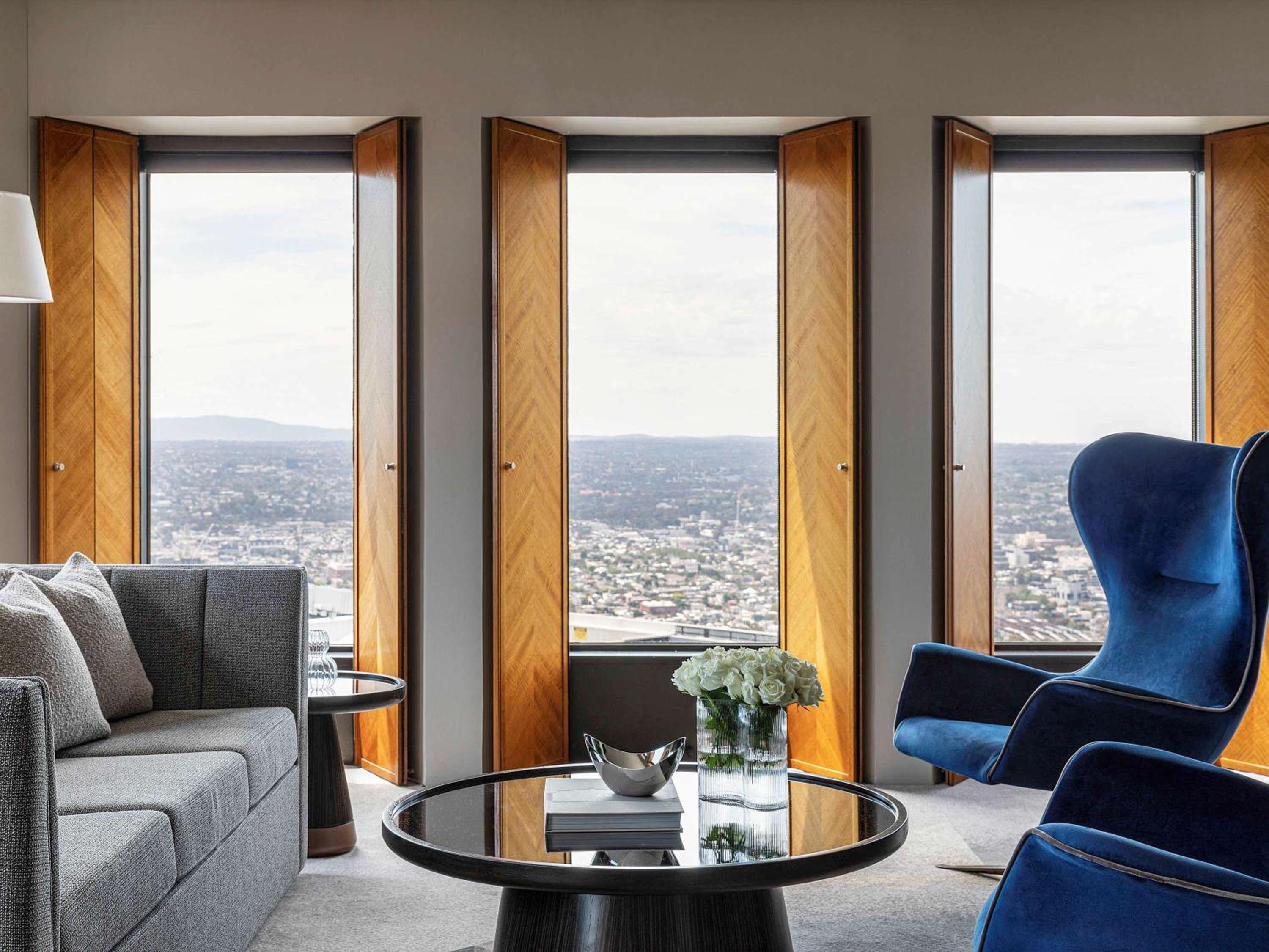 Prestige Corner King Suite with City or Bay View