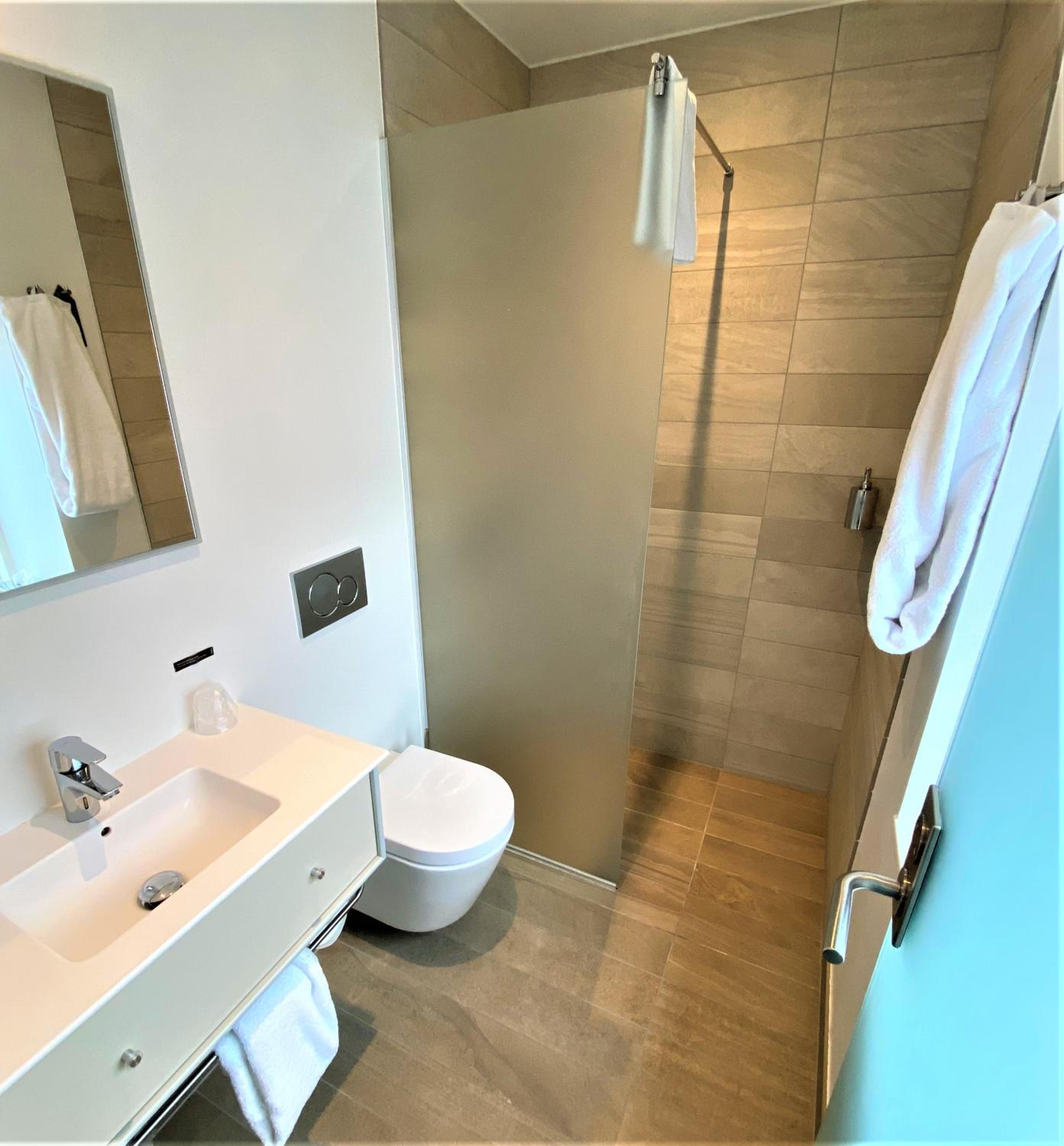 Standard Double Room - Photo 8
