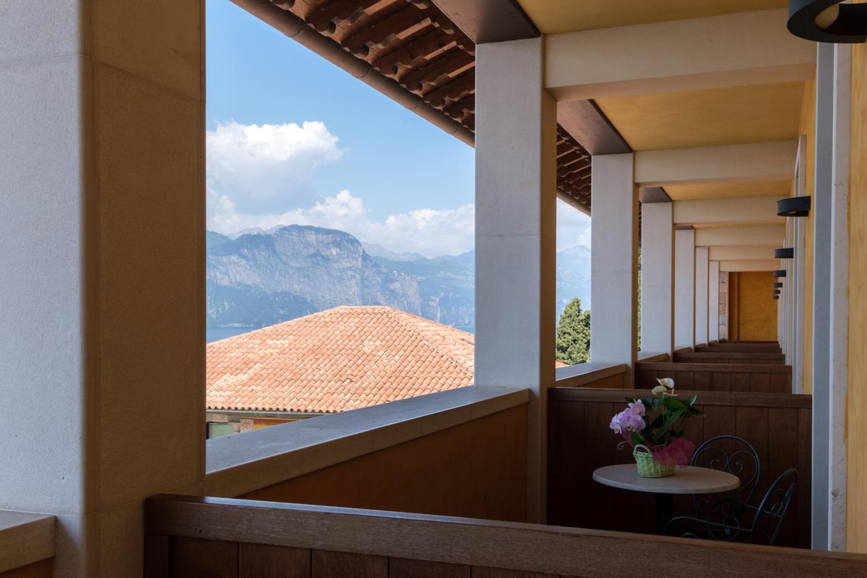 Superior Double or Twin Room with Lake View photo 3