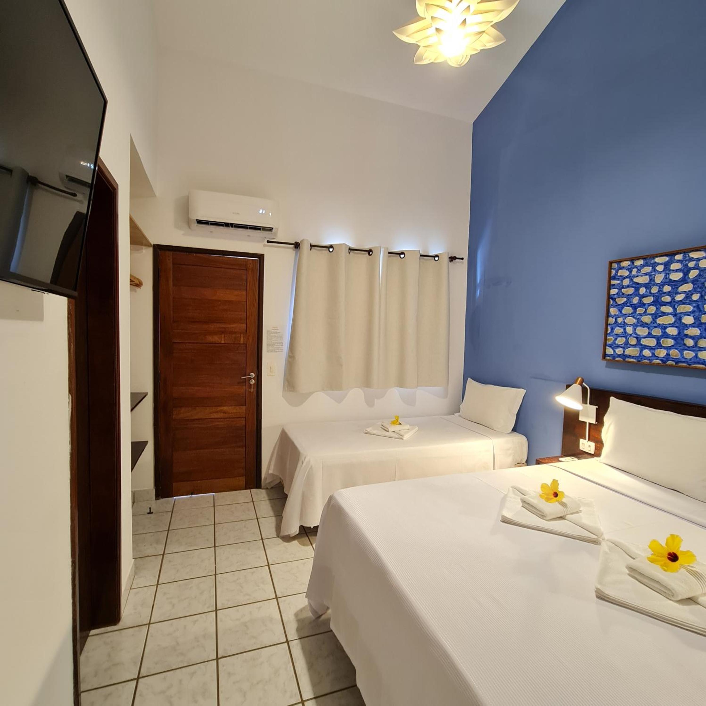 Economy Triple Room photo 2