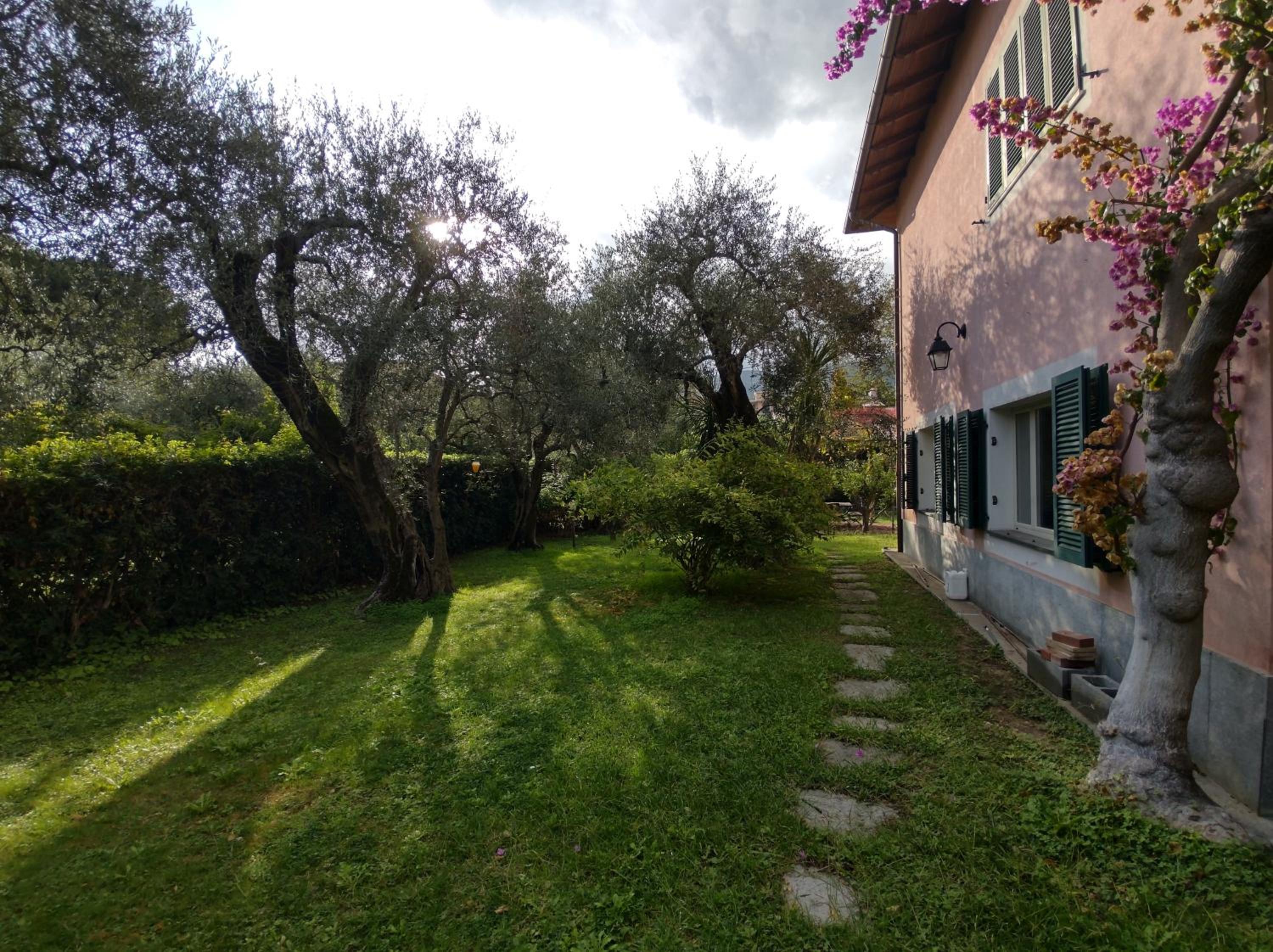 Two-Bedroom Apartment with Garden View photo 2