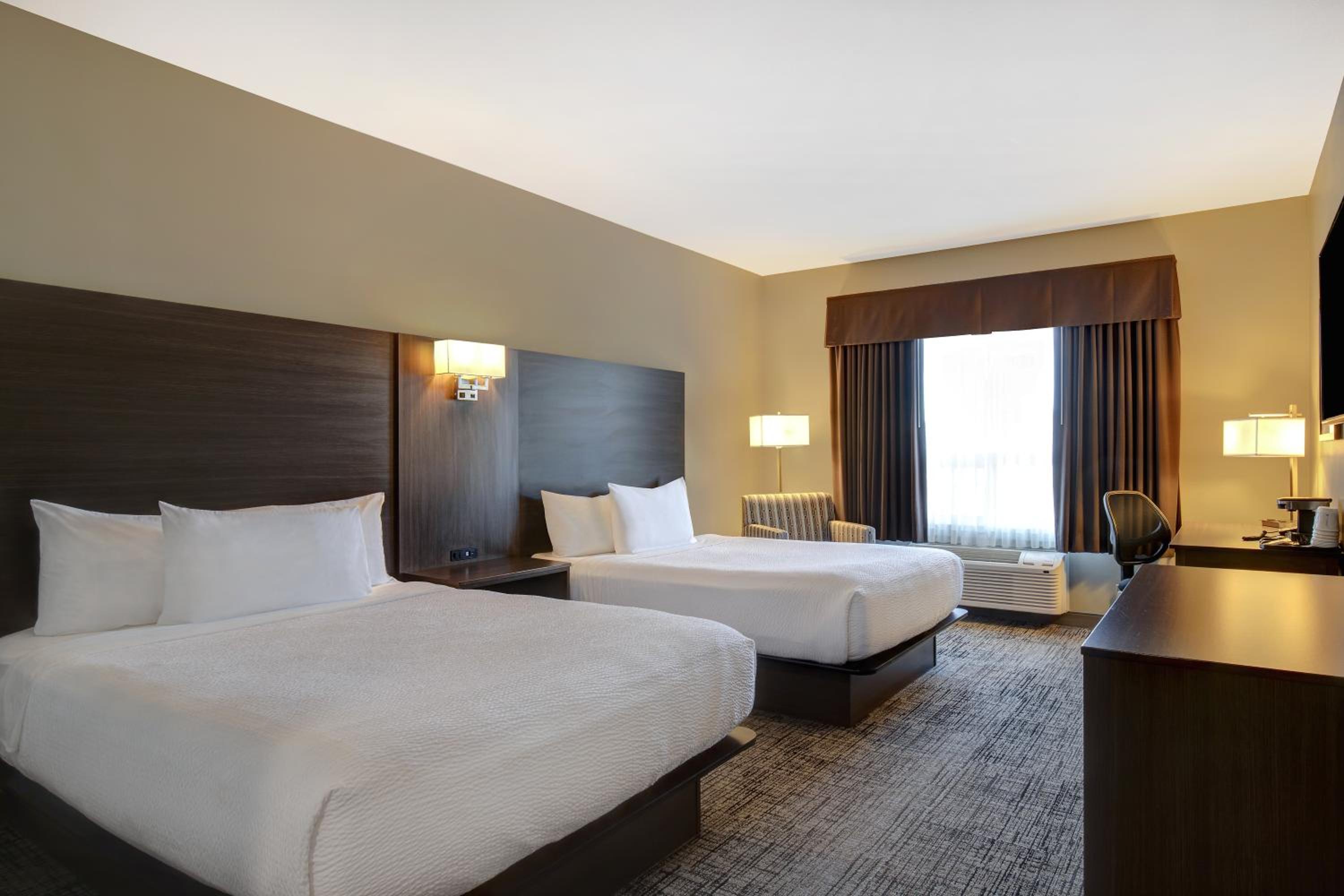 Queen Room with Two Queen Beds photo 2