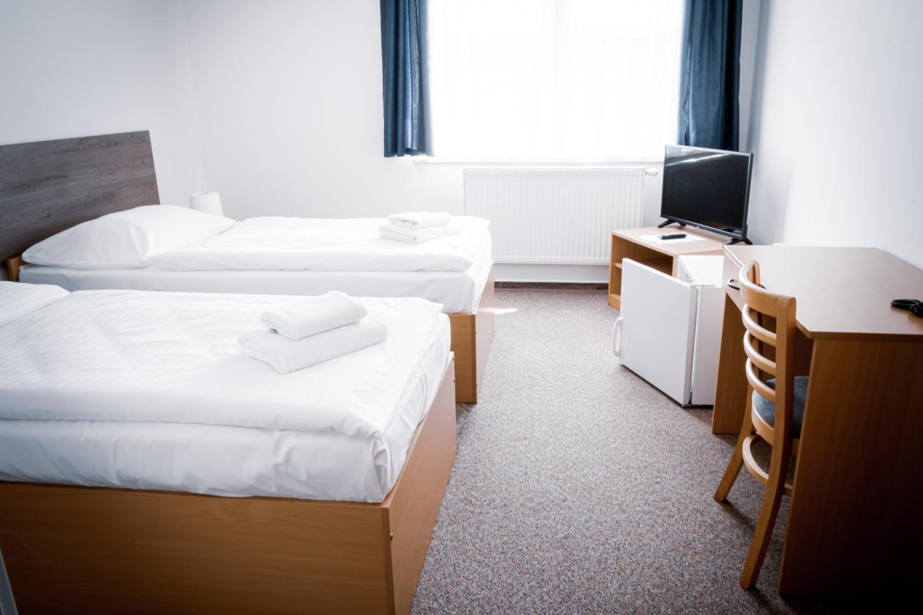 Twin Room with Extra Bed photo 2
