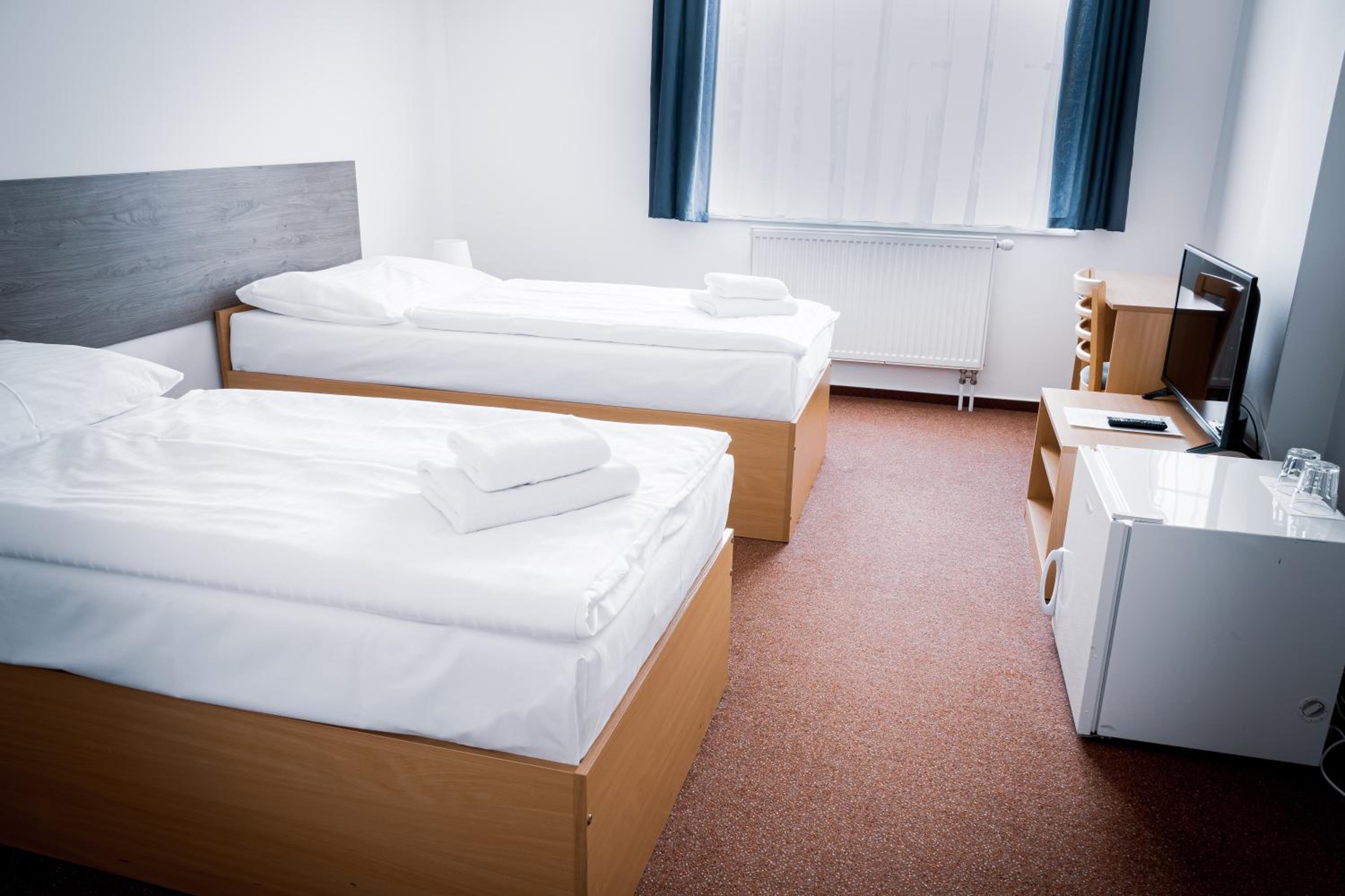 Twin Room with Extra Bed photo 1