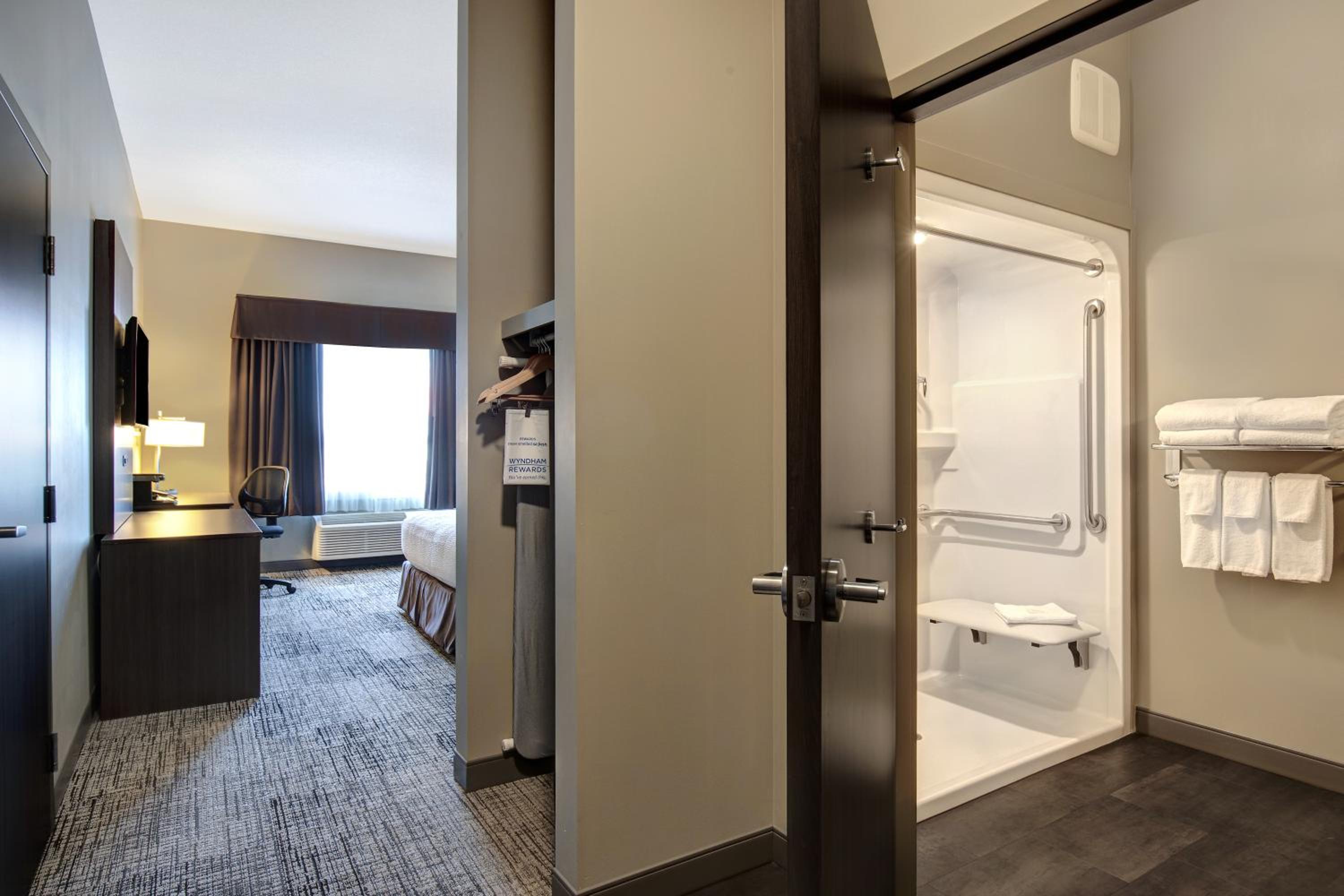 Queen Room - Disability Access photo 3
