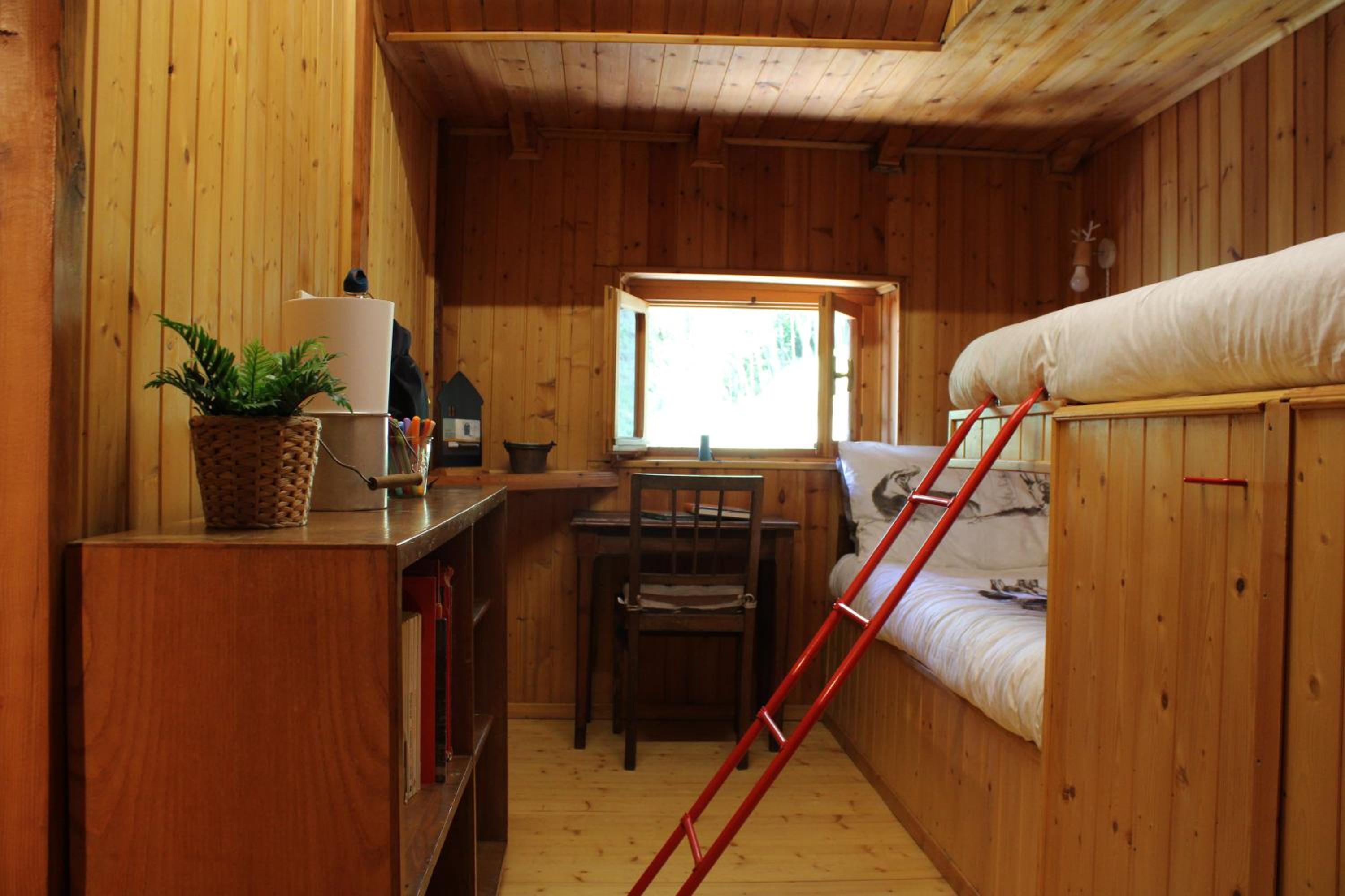 Three-Bedroom Apartment with Mountain View photo 3