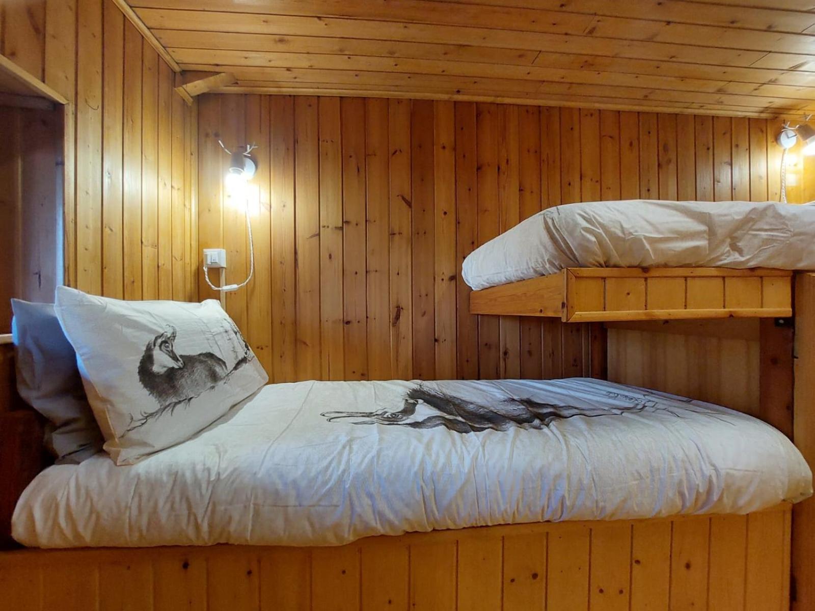 Three-Bedroom Apartment with Mountain View photo 2