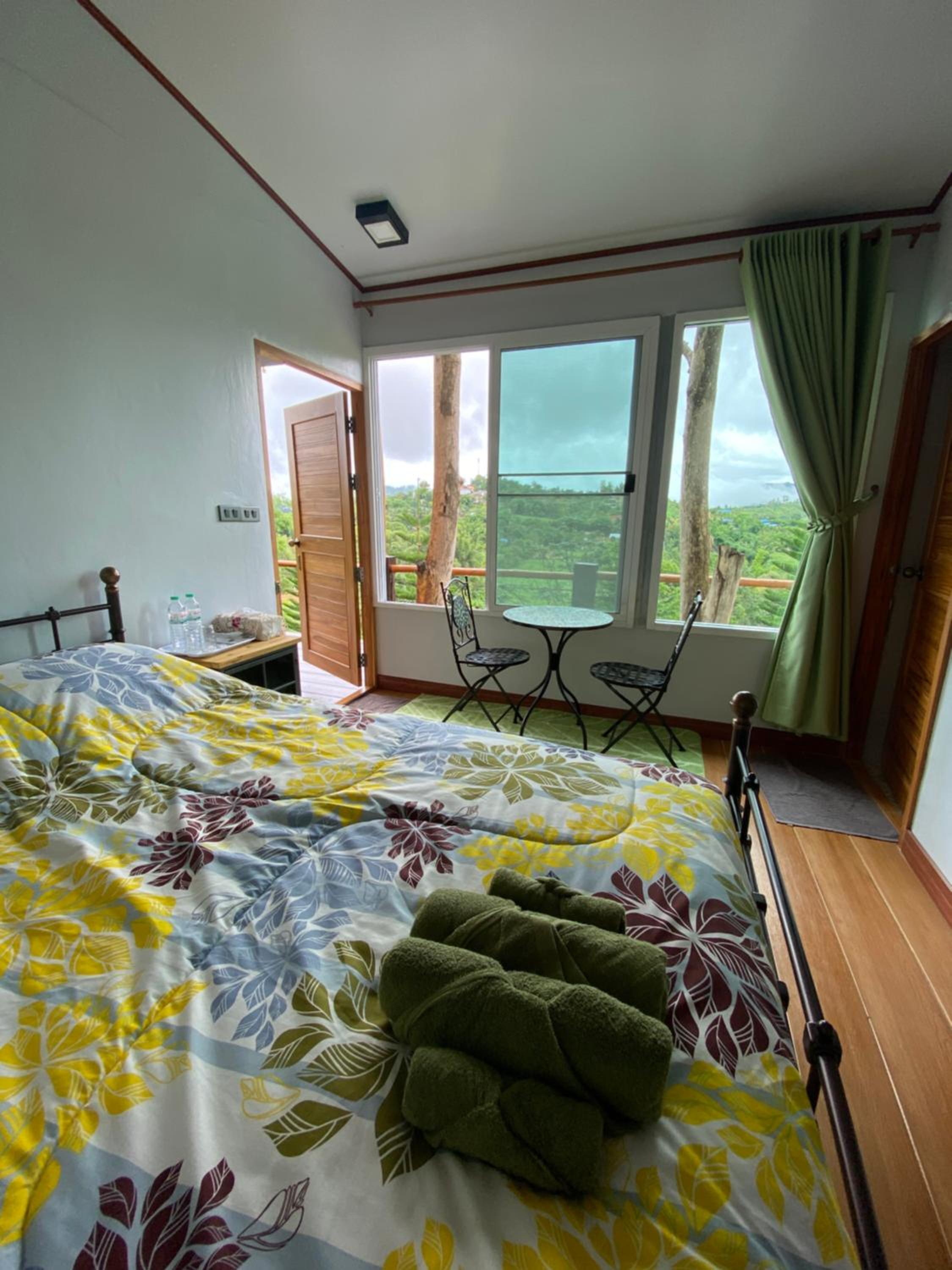 King Room with Mountain View photo 3