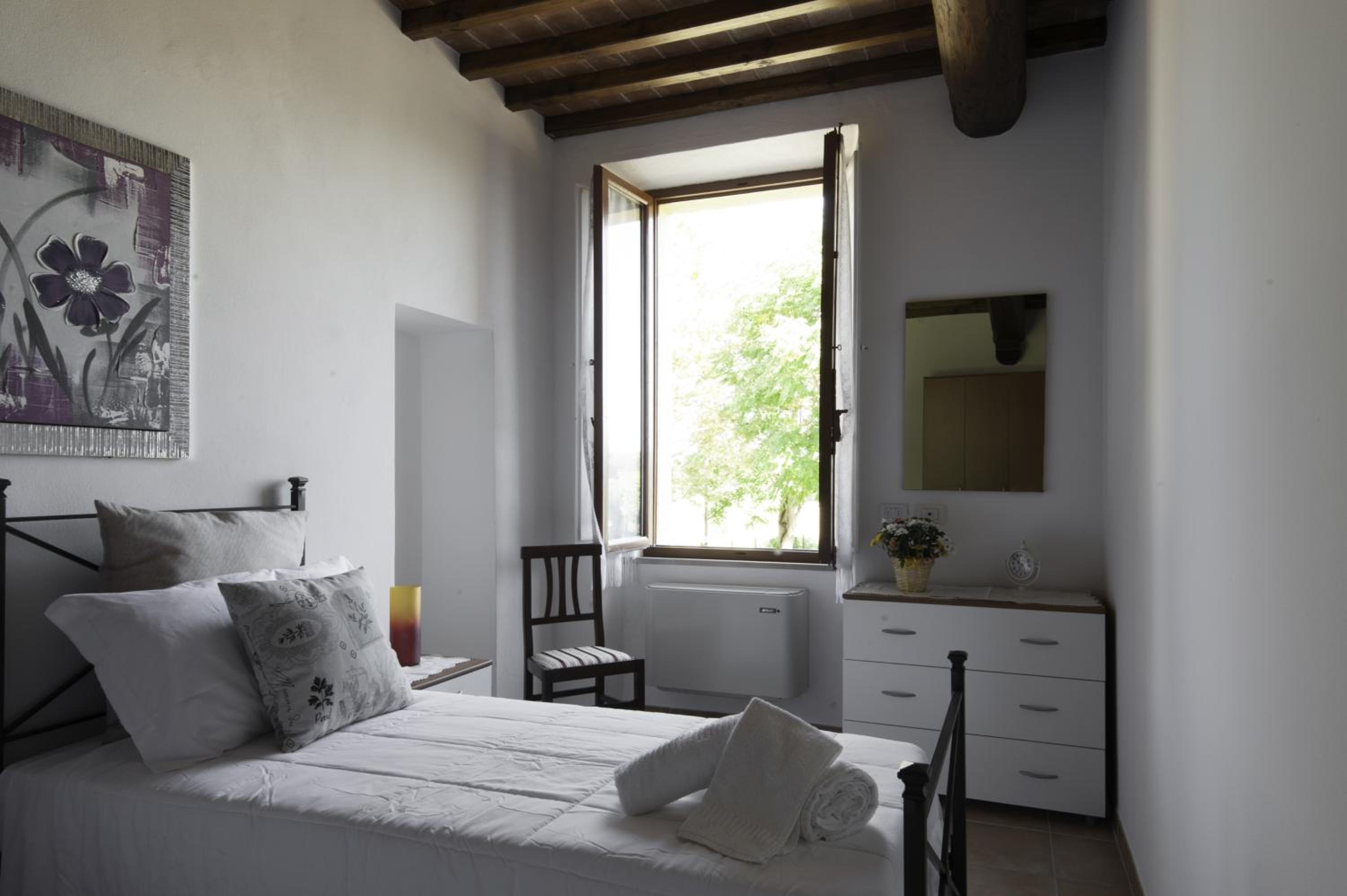 Deluxe Triple Room photo 3