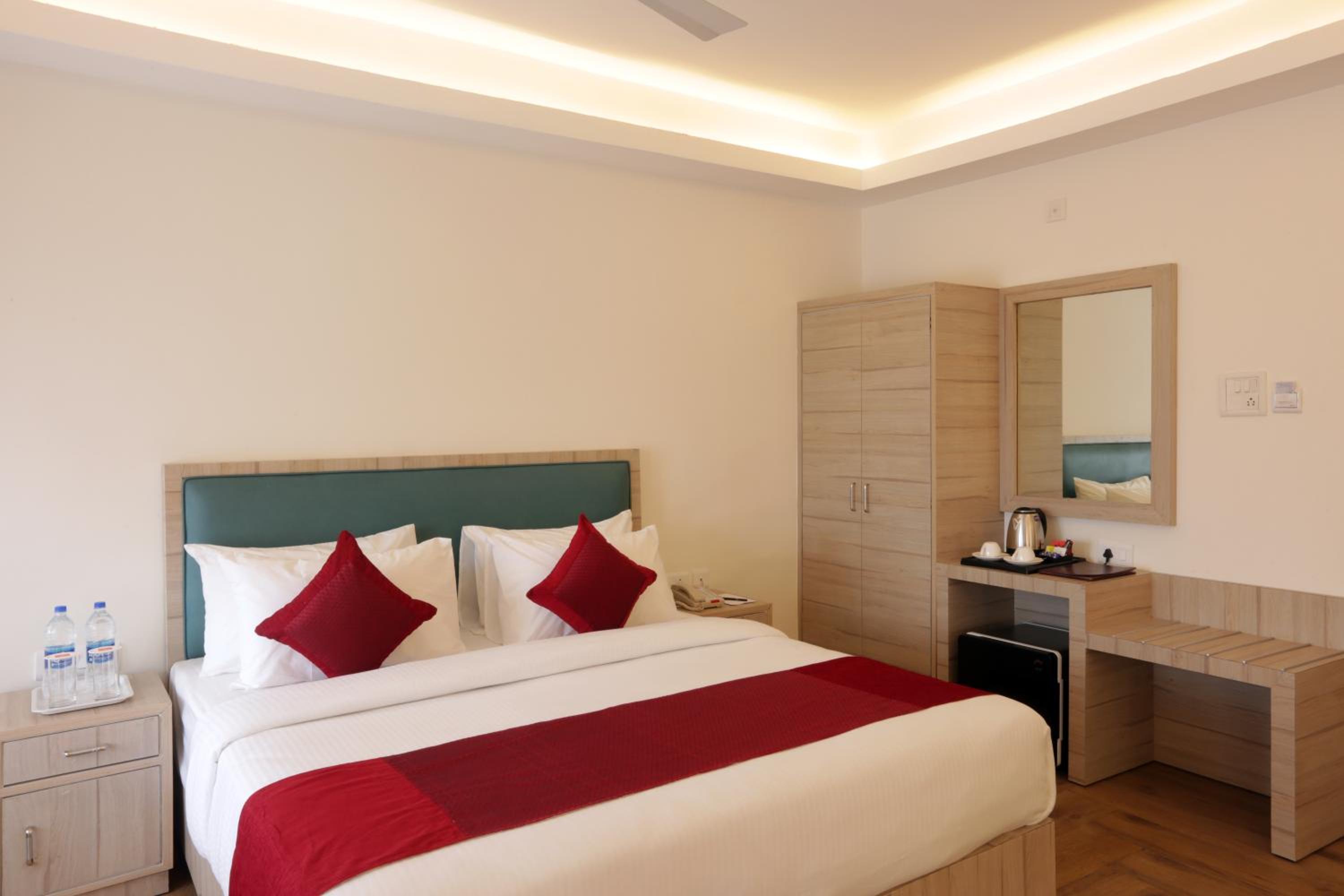 Premium Room with Balcony- 15% off on Water Sports and enjoy Happy Hours with 1+1 offer photo 2