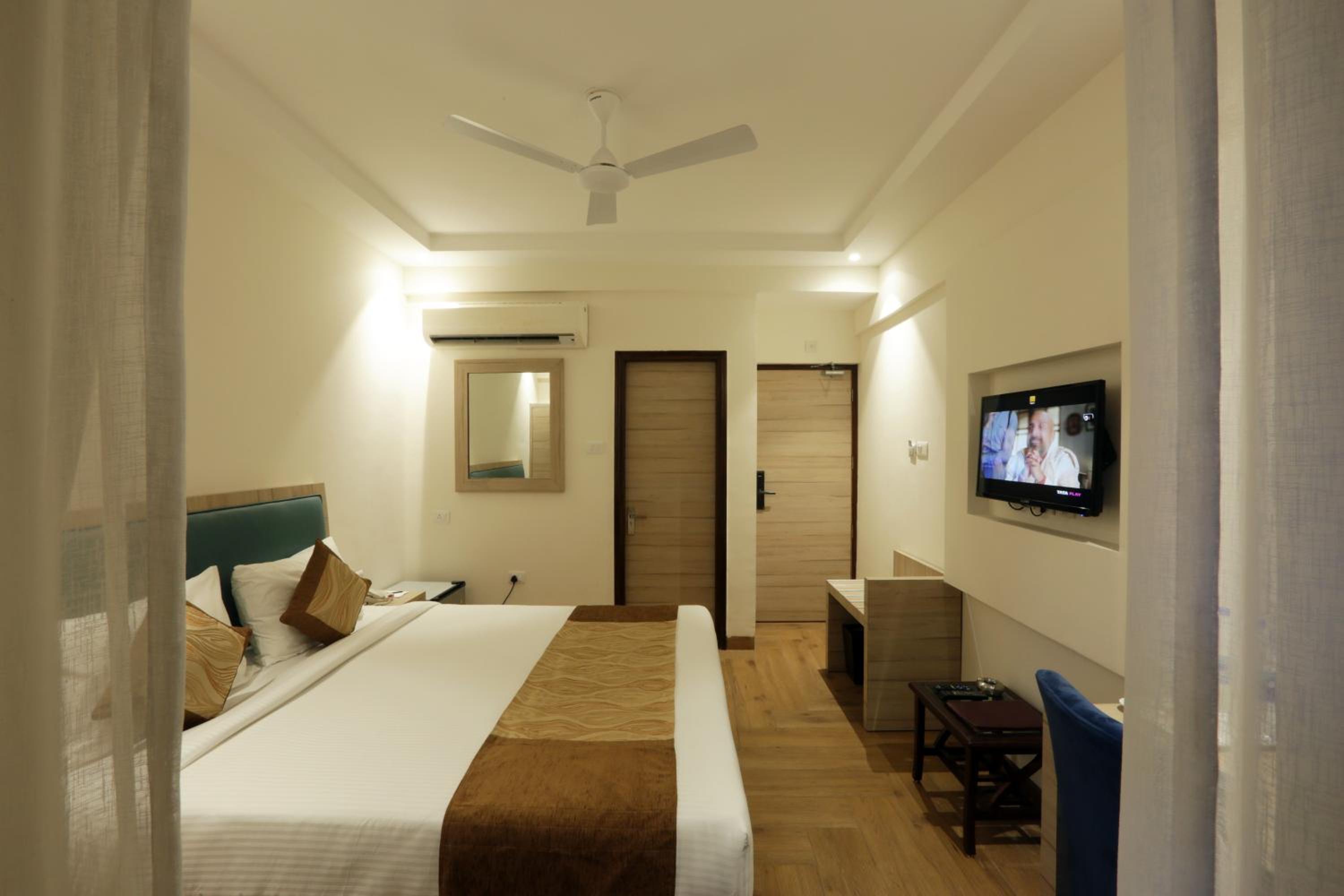 Superior Double Room- 15% off on Water Sports and enjoy Happy Hours with 1+1 offer photo 3