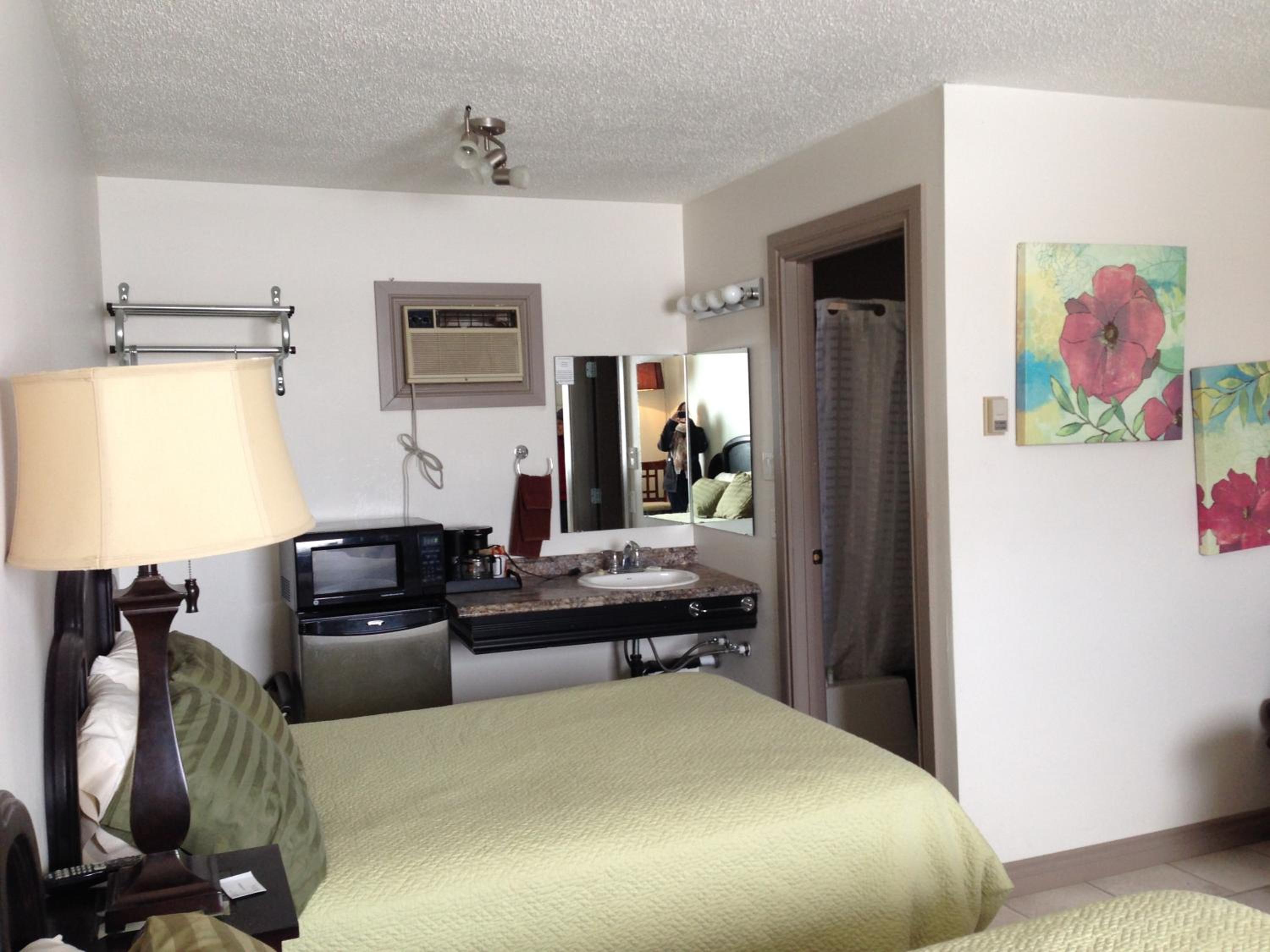 Queen Room photo 1