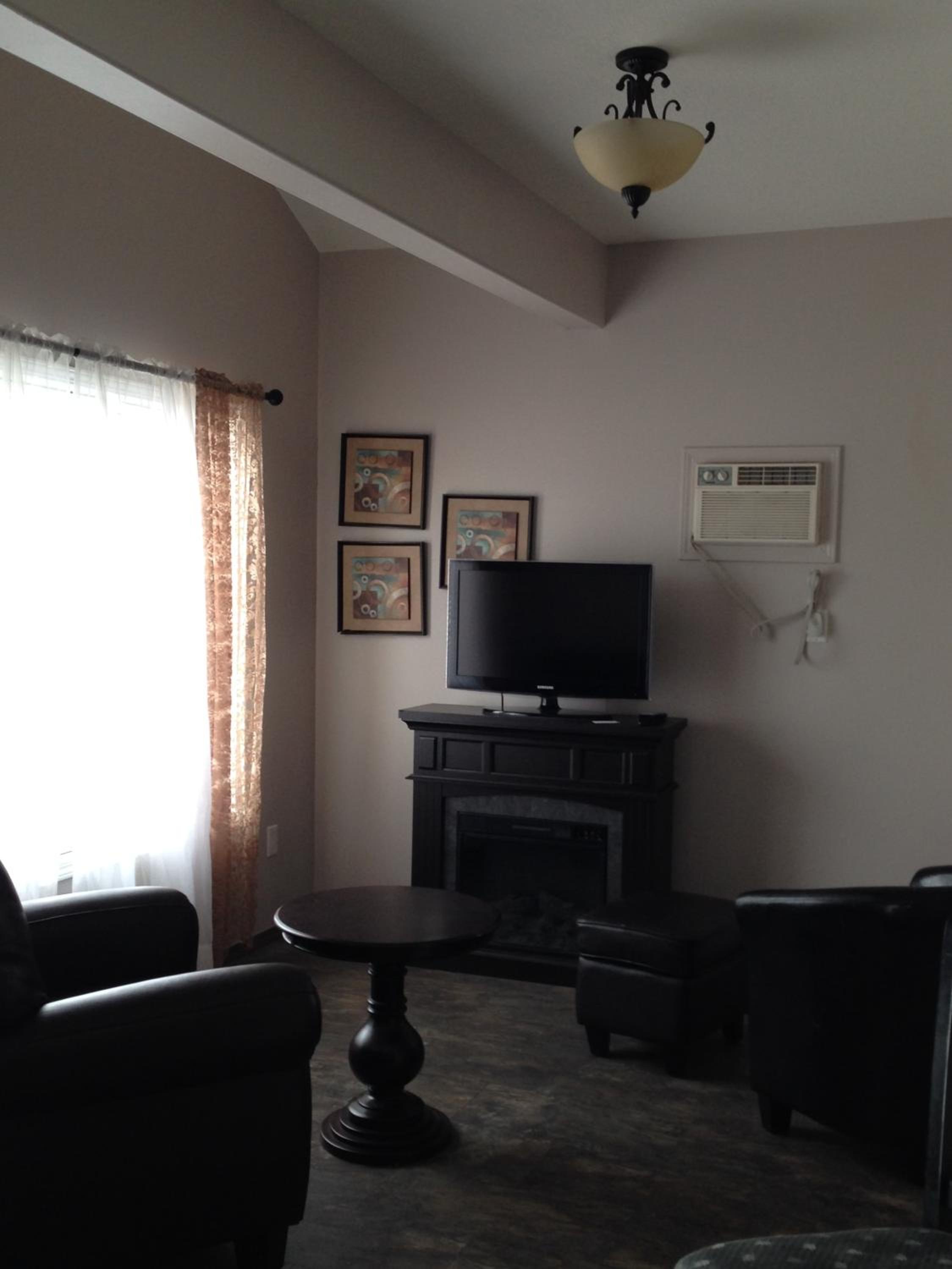 Queen Room photo 2