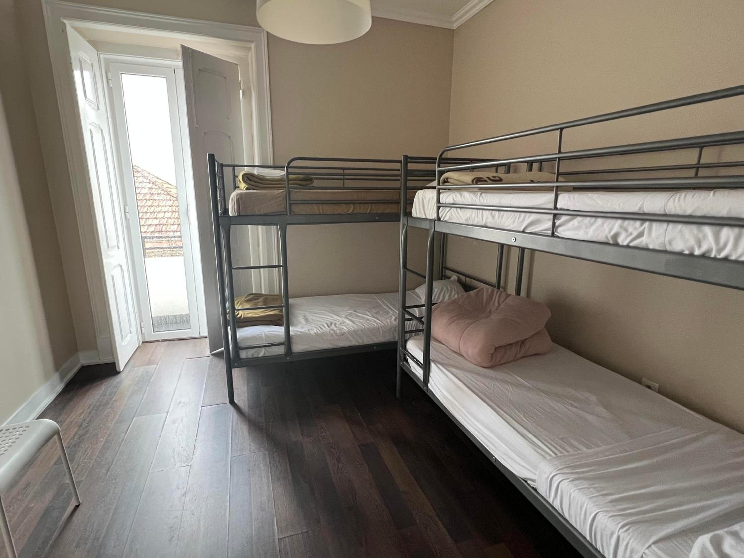 Bed in 4-Bed Mixed Dormitory Room photo 1