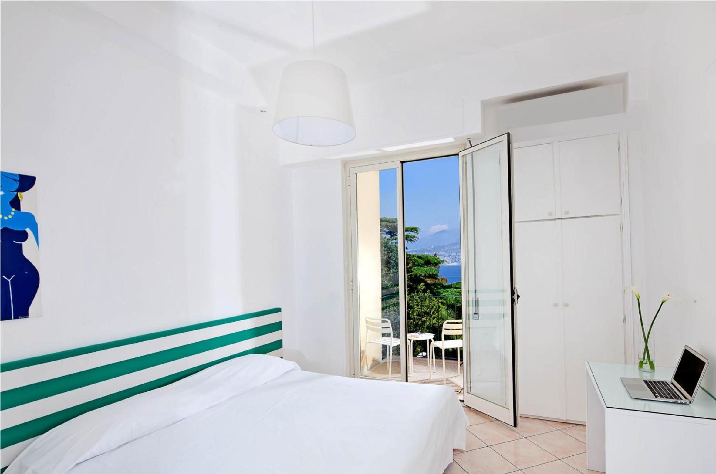 Double or Twin Room with Sea View - Photo 15
