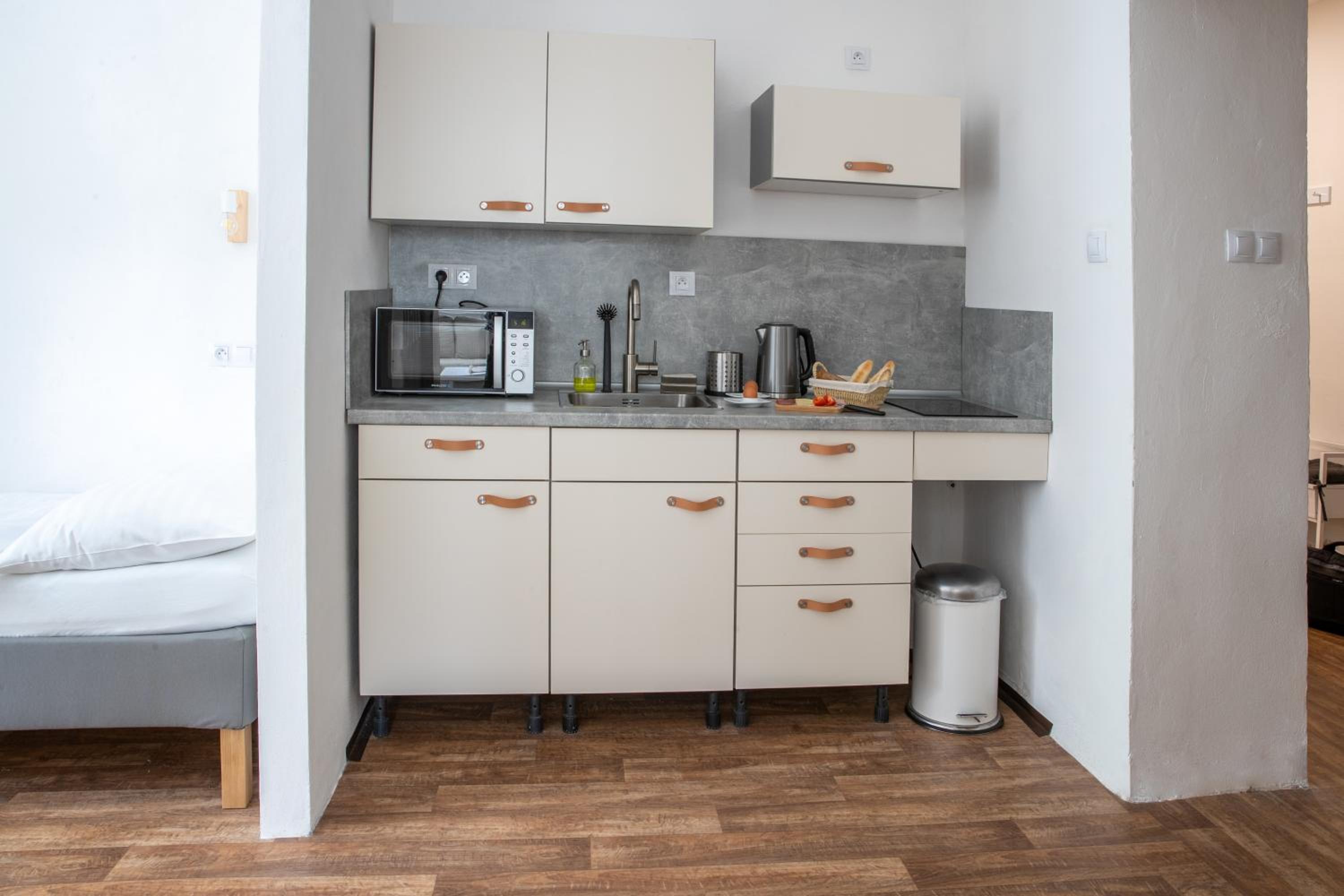 Single Room with Bathroom photo 2