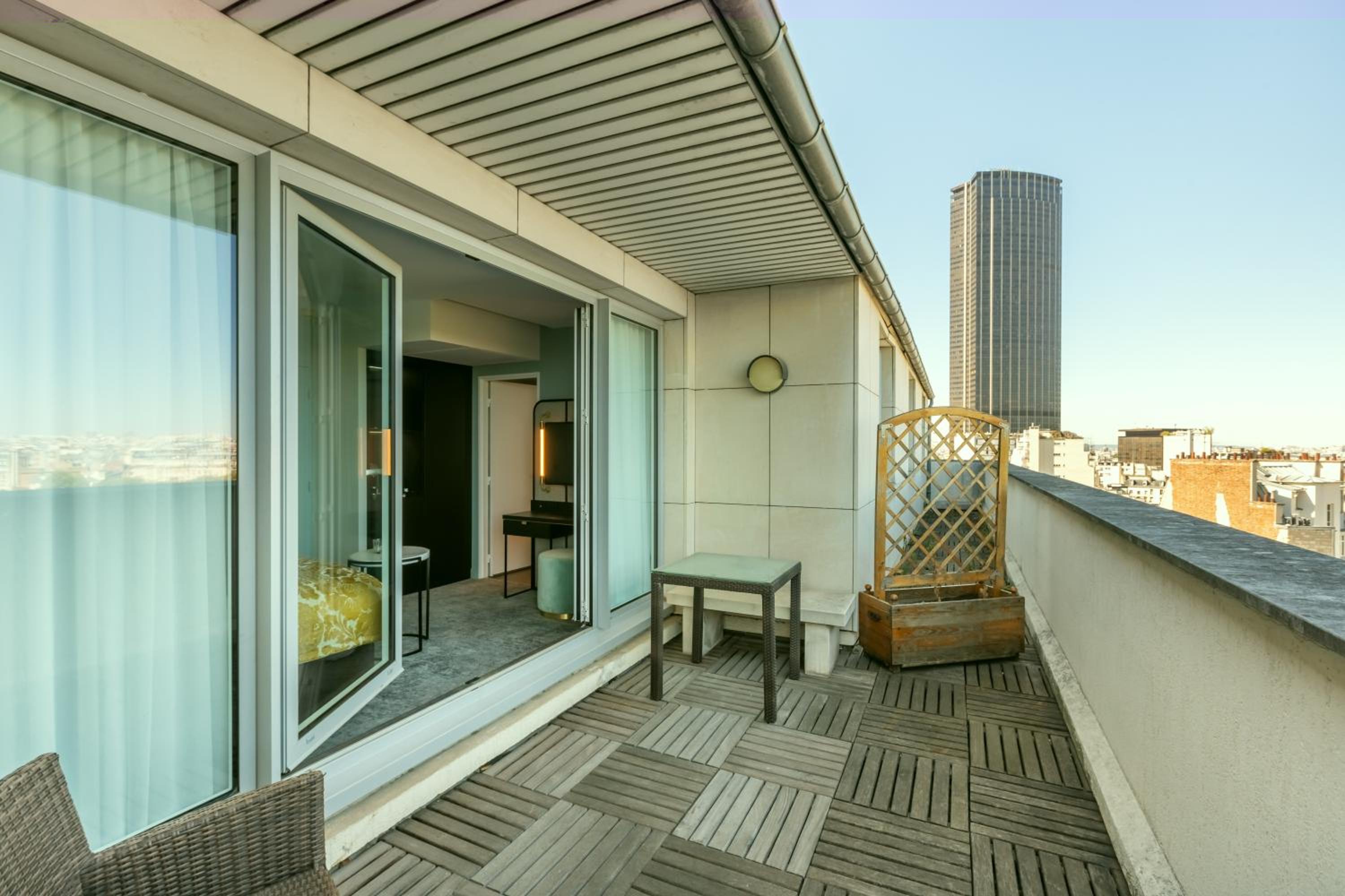King Premium Terrace thumbnail 5