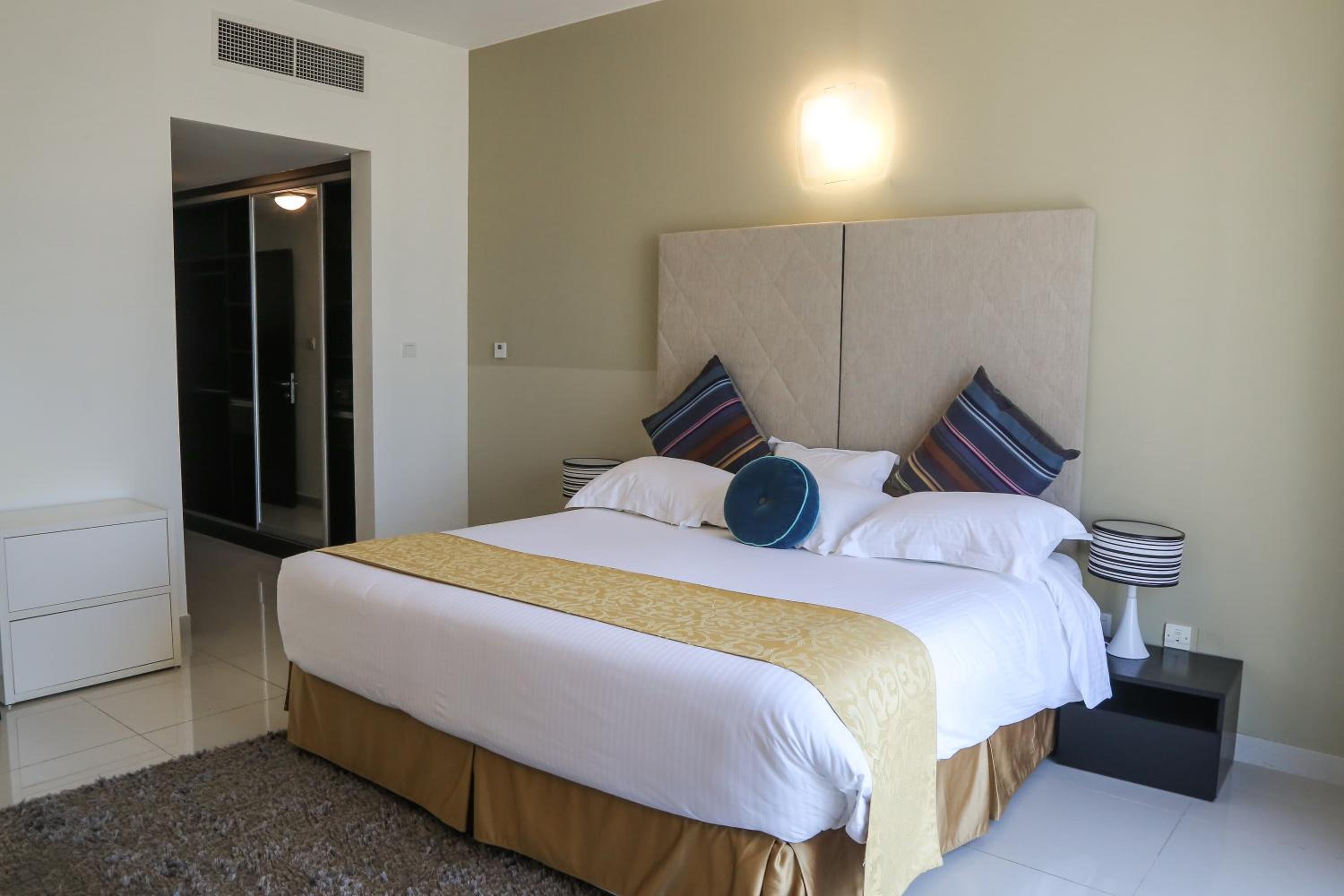Executive Two-Bedroom Suite pool and sea view