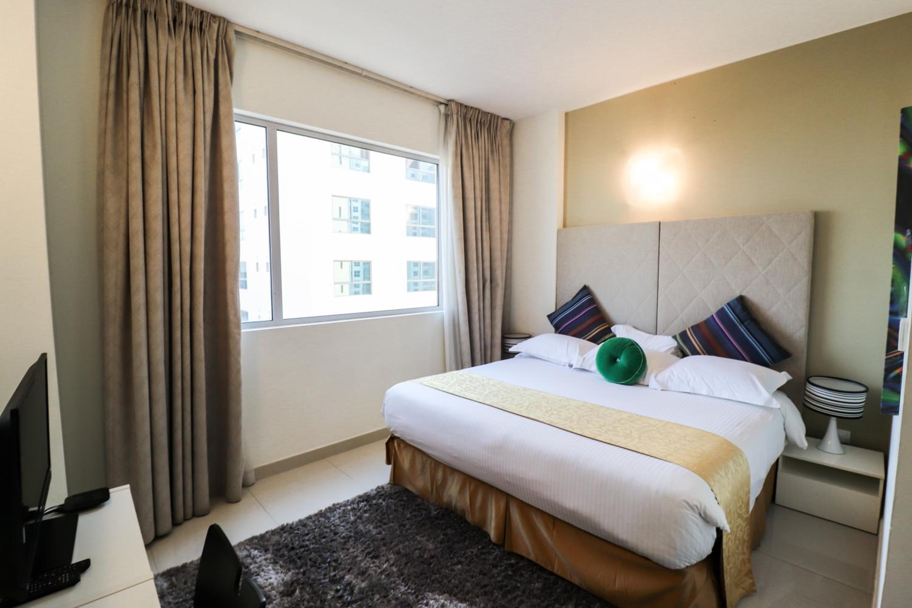 Executive Two-Bedroom Suite Lagoon and sea view photo 1