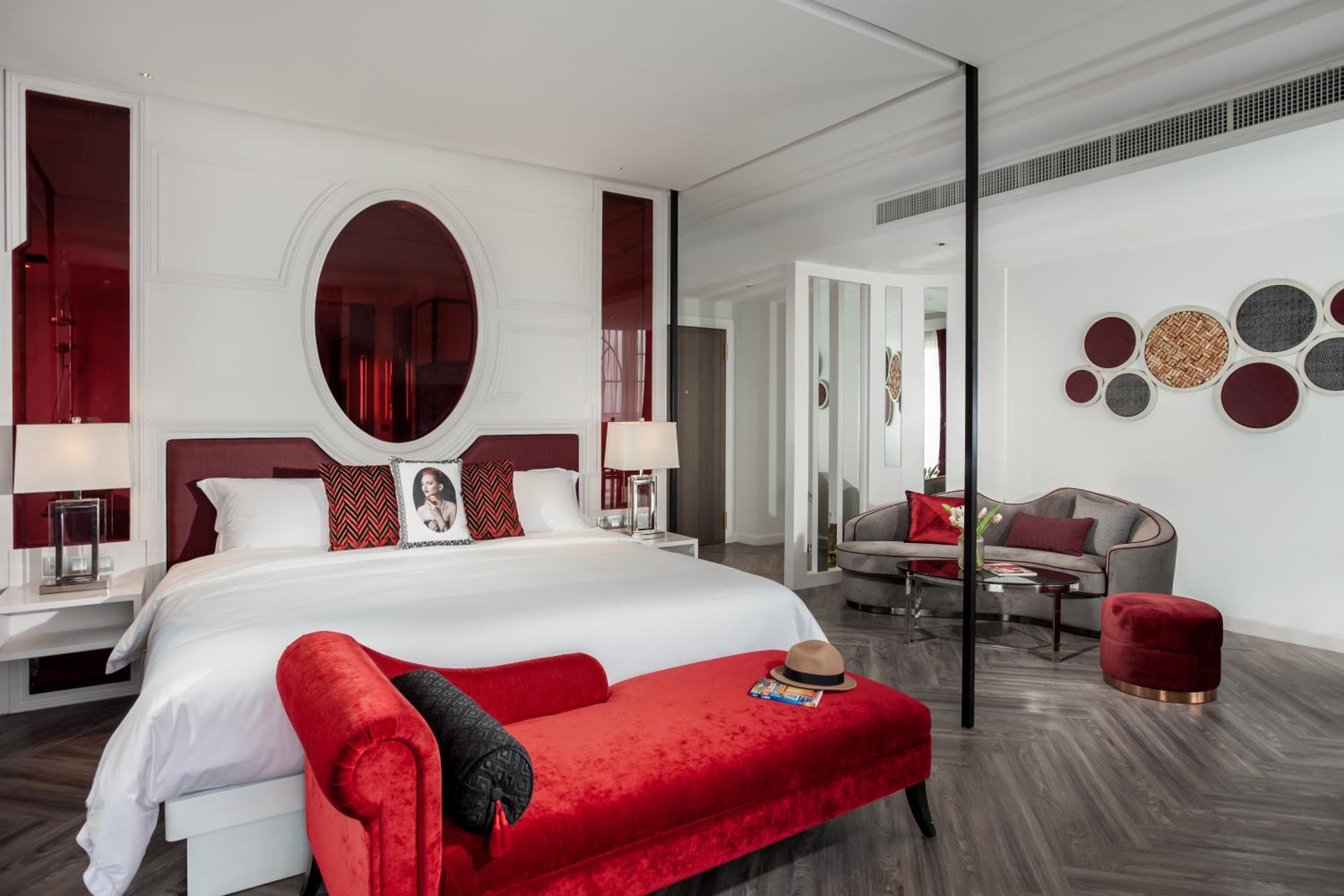 Pomerol Suite + Free Mini-bar + Welcome glass of Wine
