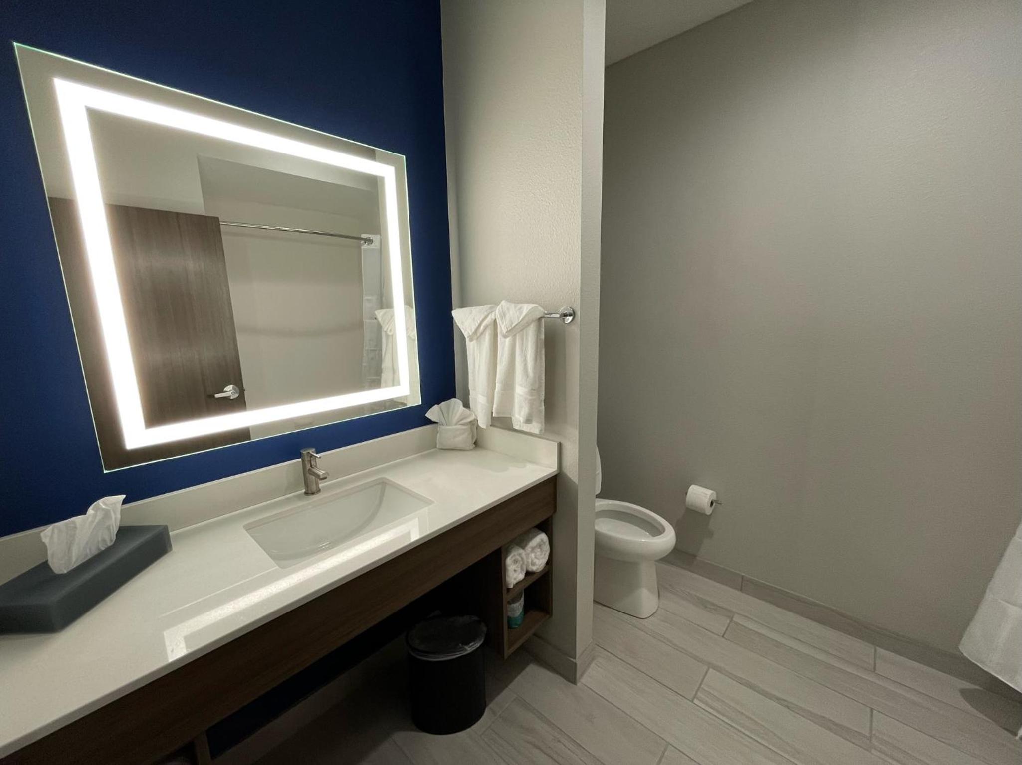 Studio Suite with Two Queen Beds - Non-Smoking - Photo 7