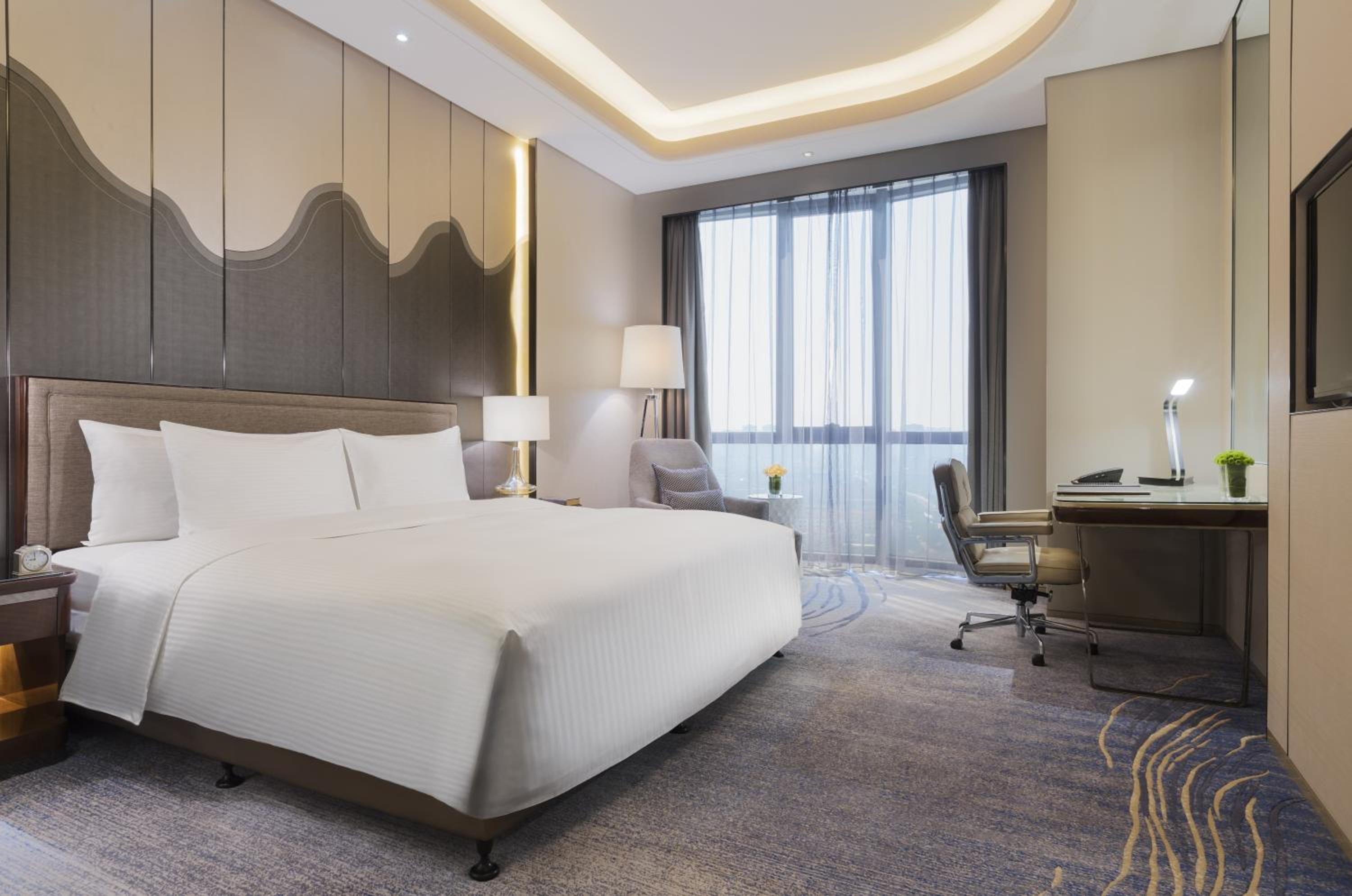 Deluxe King Room photo 2