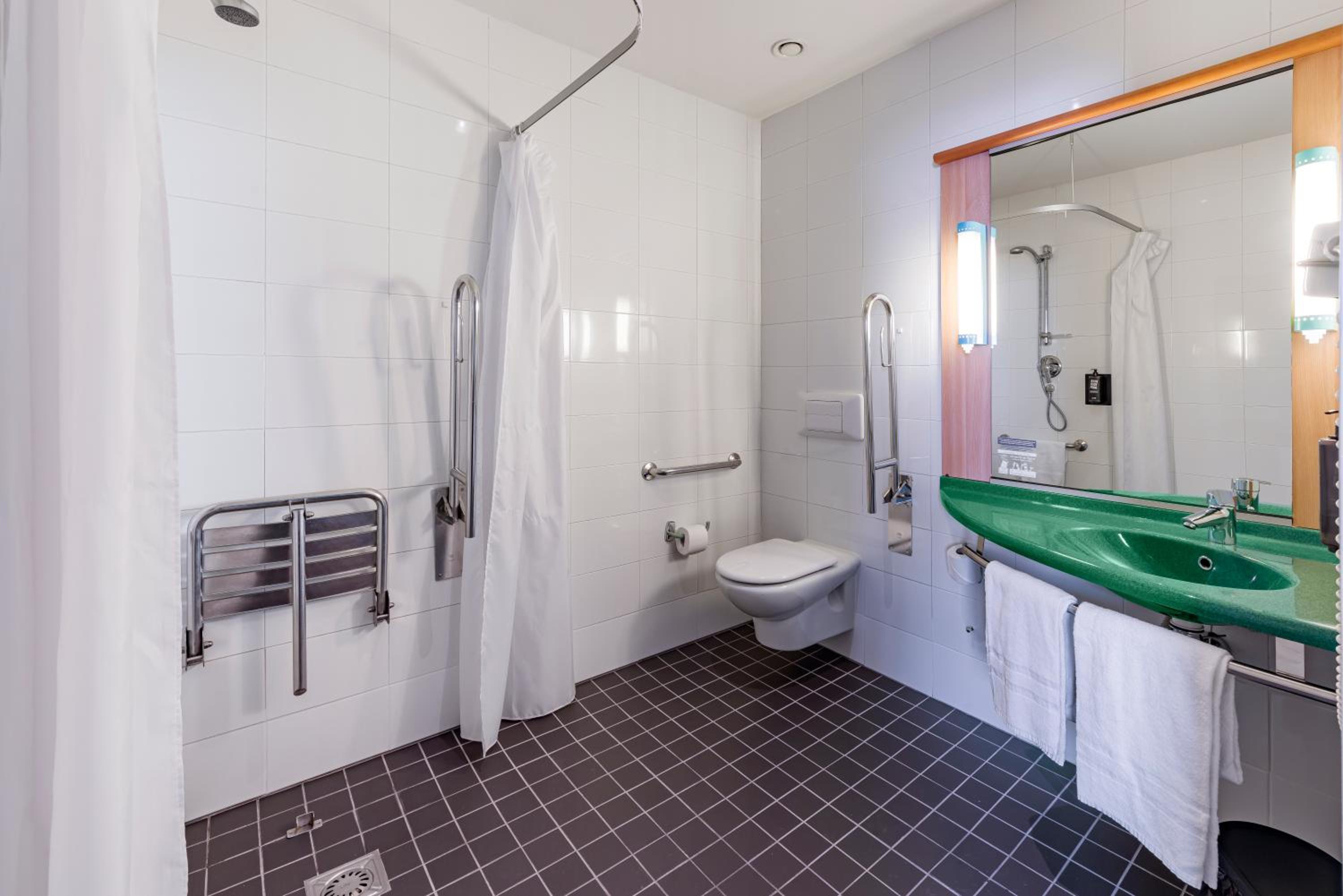 Twin Room - Photo 9