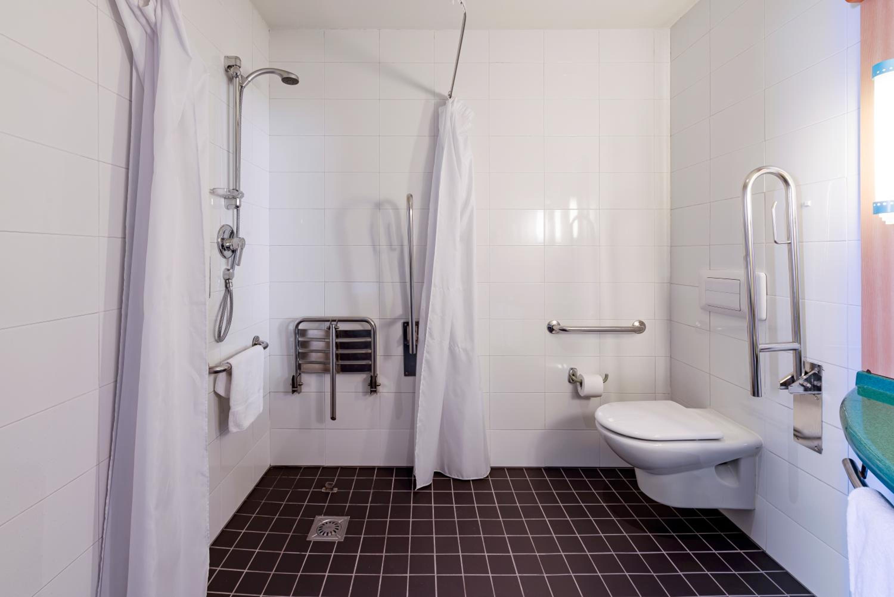 Twin Room - Photo 7