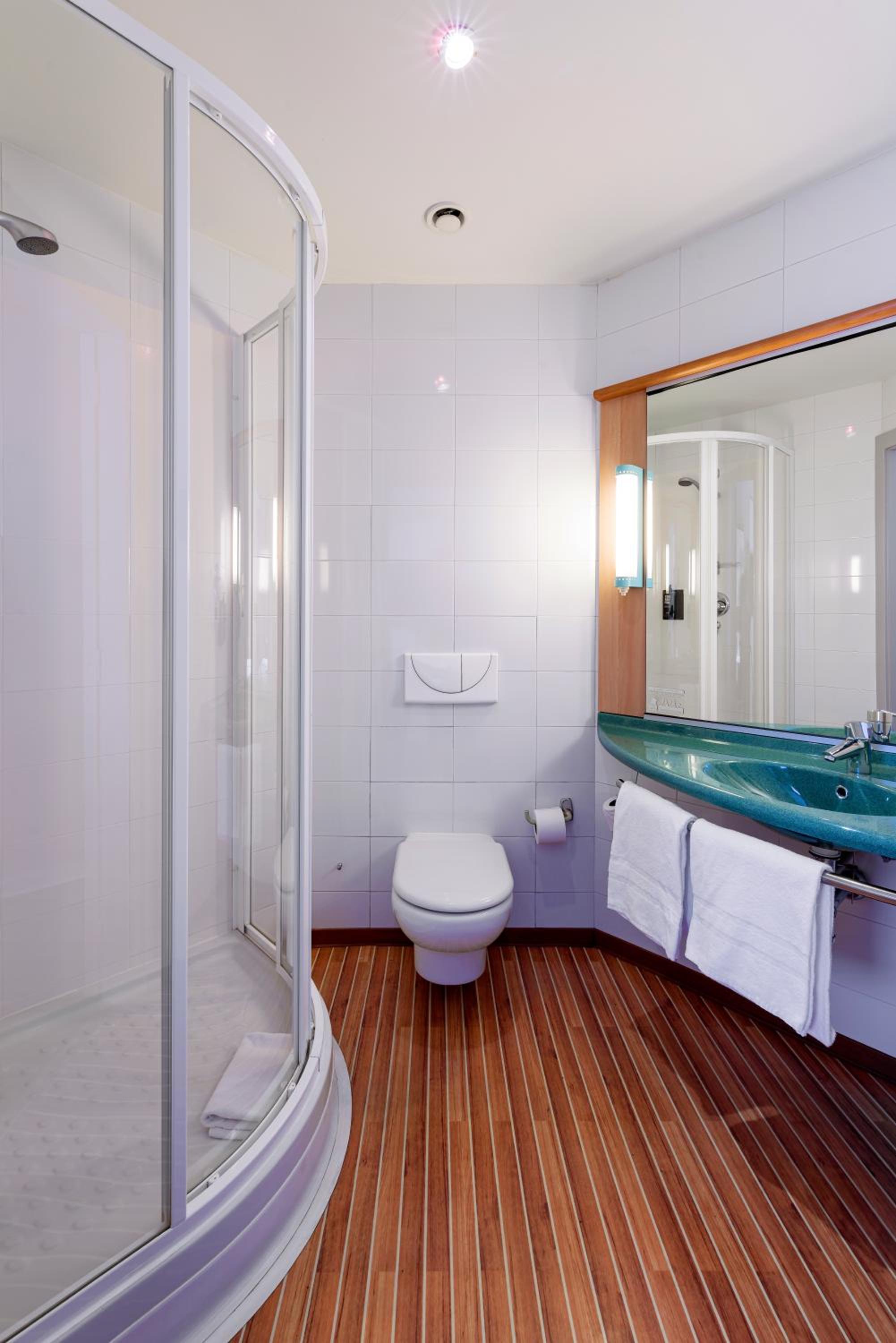 Family Double Room with an Extra Bed - Photo 7