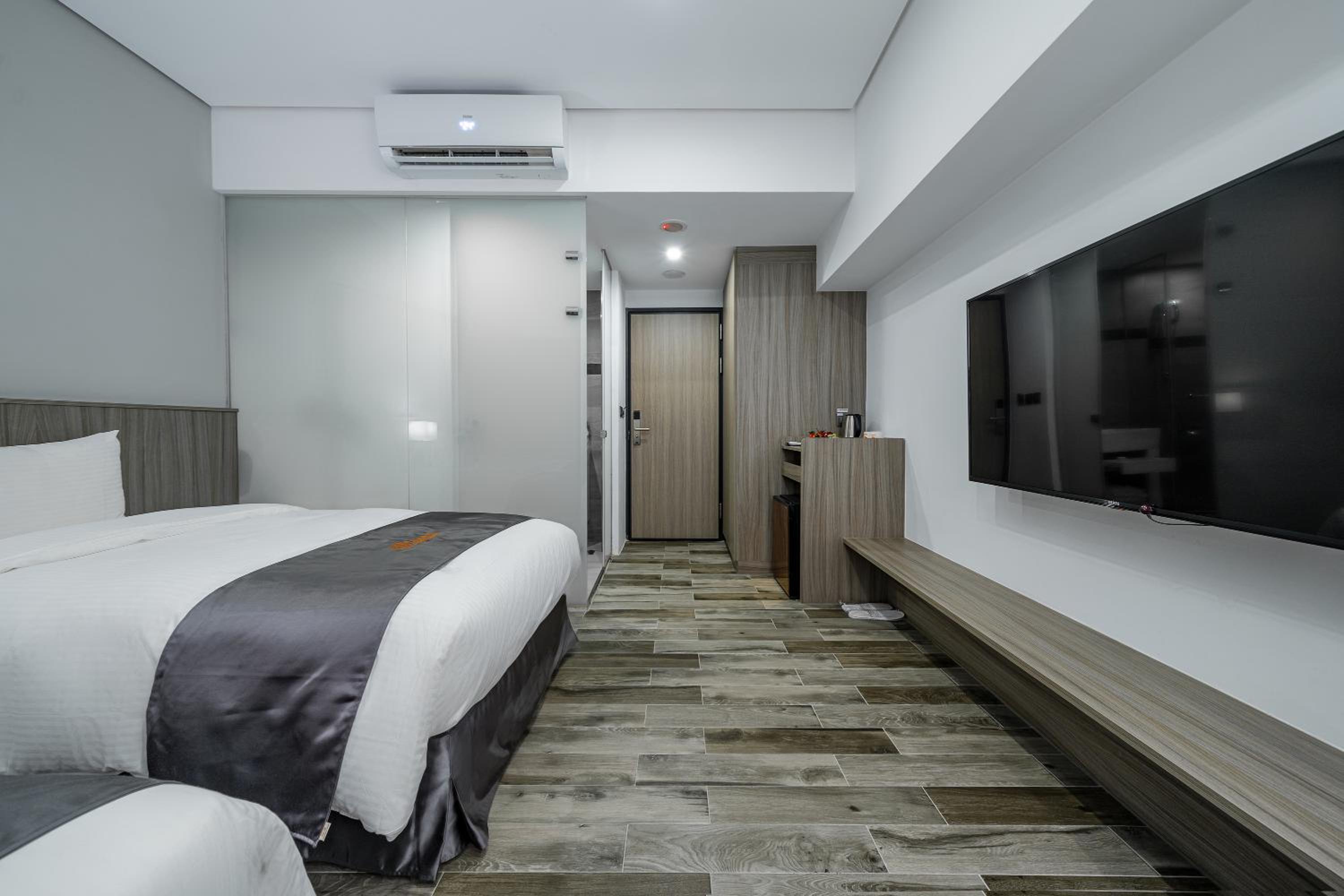 Standard Twin Room - Photo 2