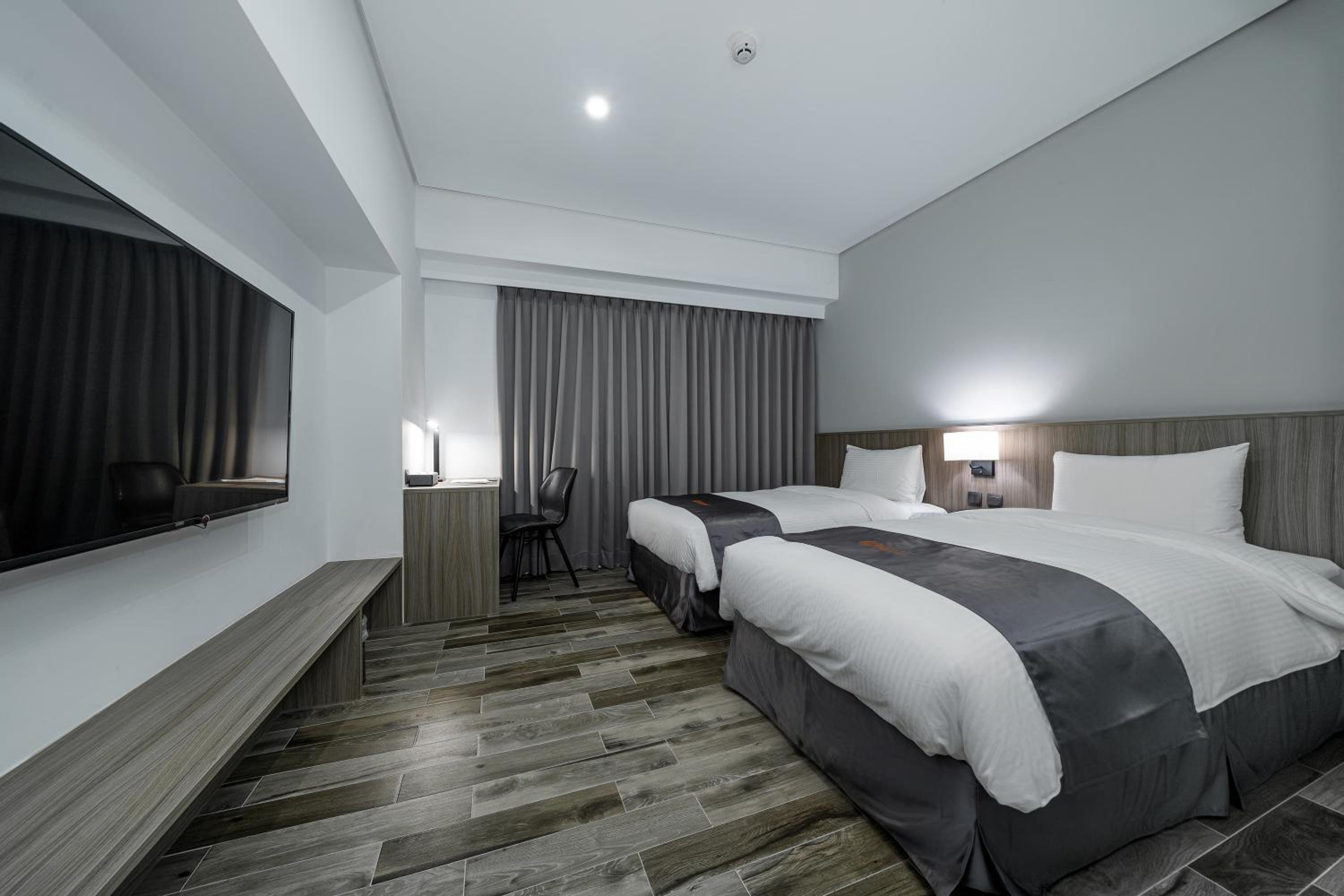 Standard Twin Room - Photo 3