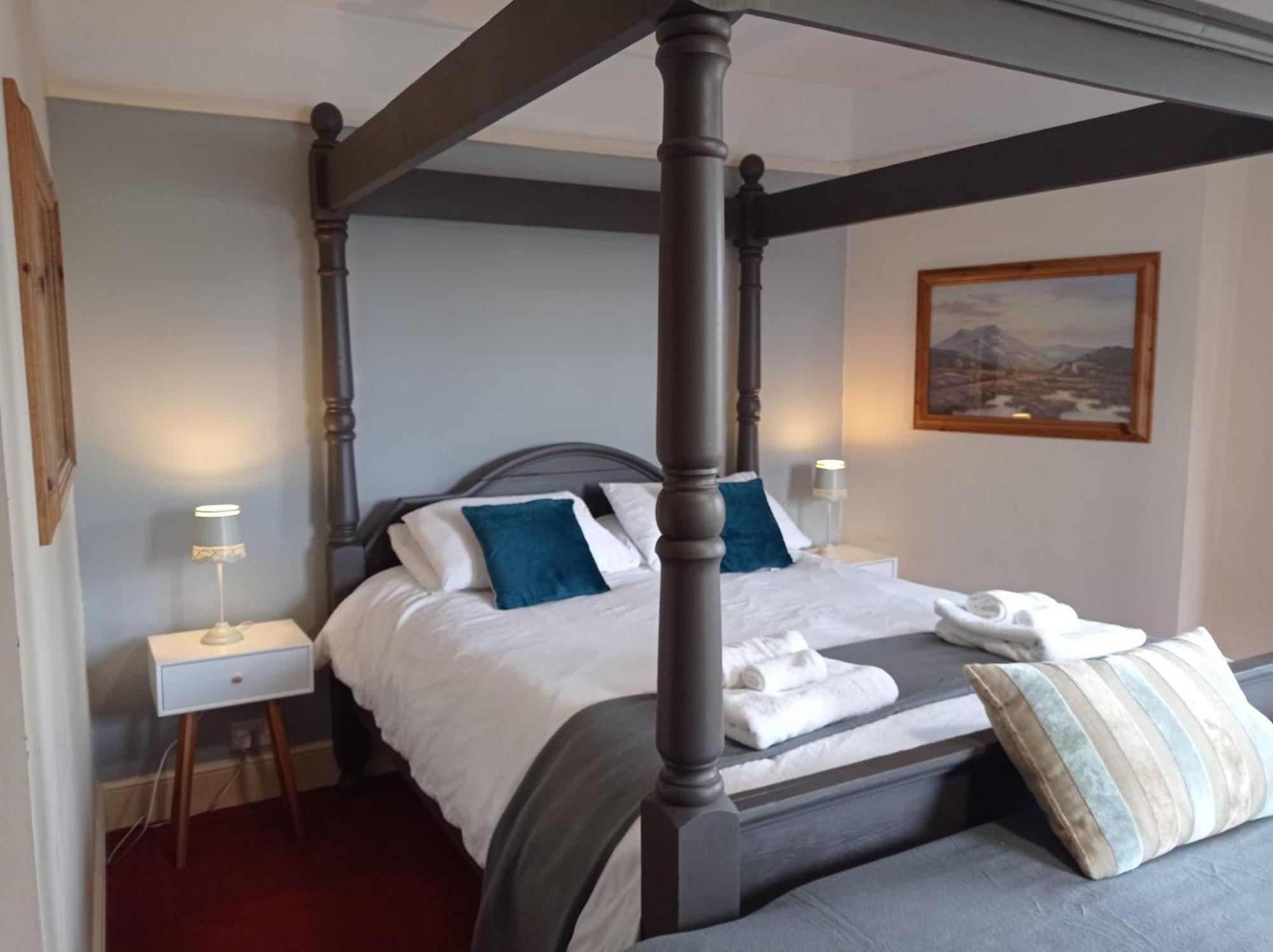 Four Poster/Family Room