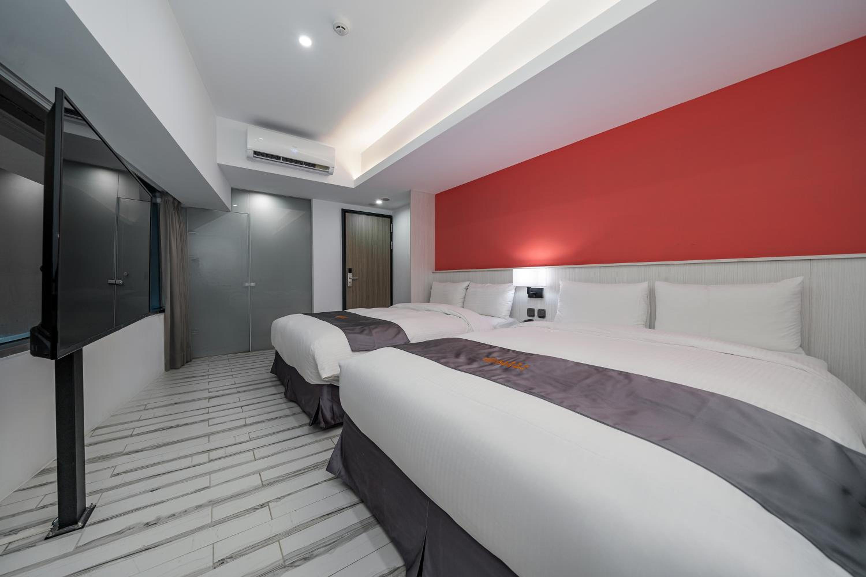 Superior Quadruple Room - Photo 3