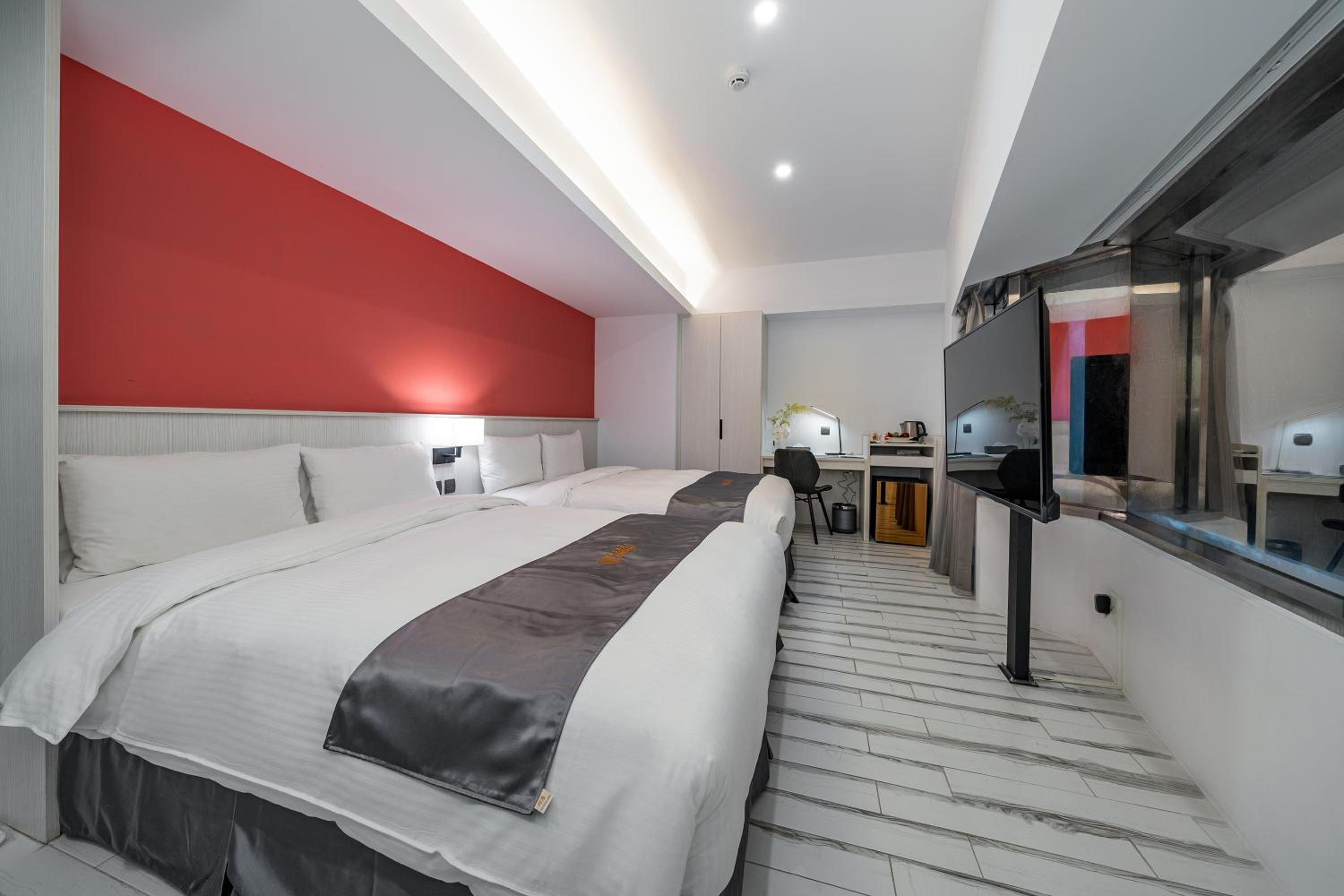 Superior Quadruple Room - Photo 1