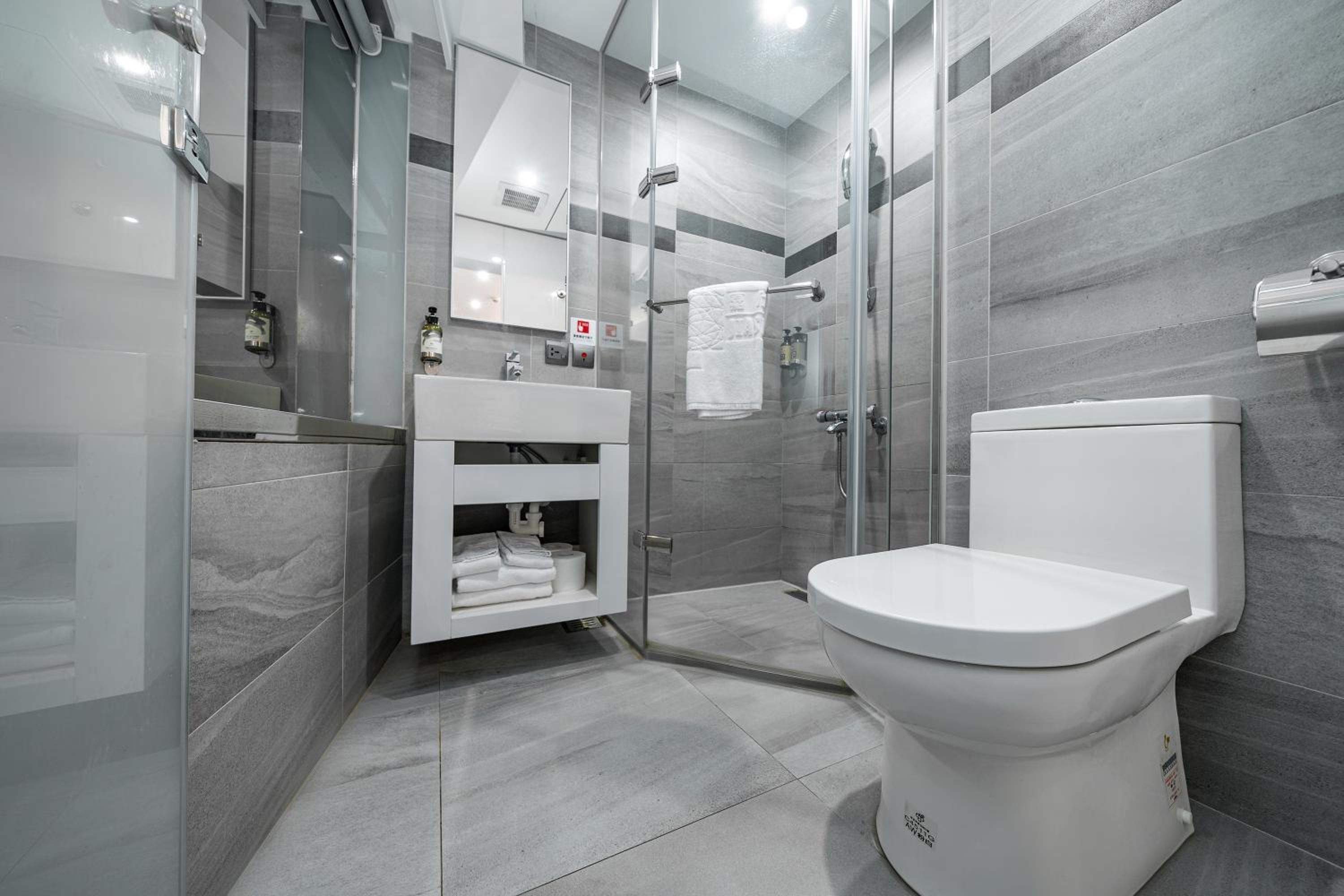 Superior Quadruple Room - Photo 4