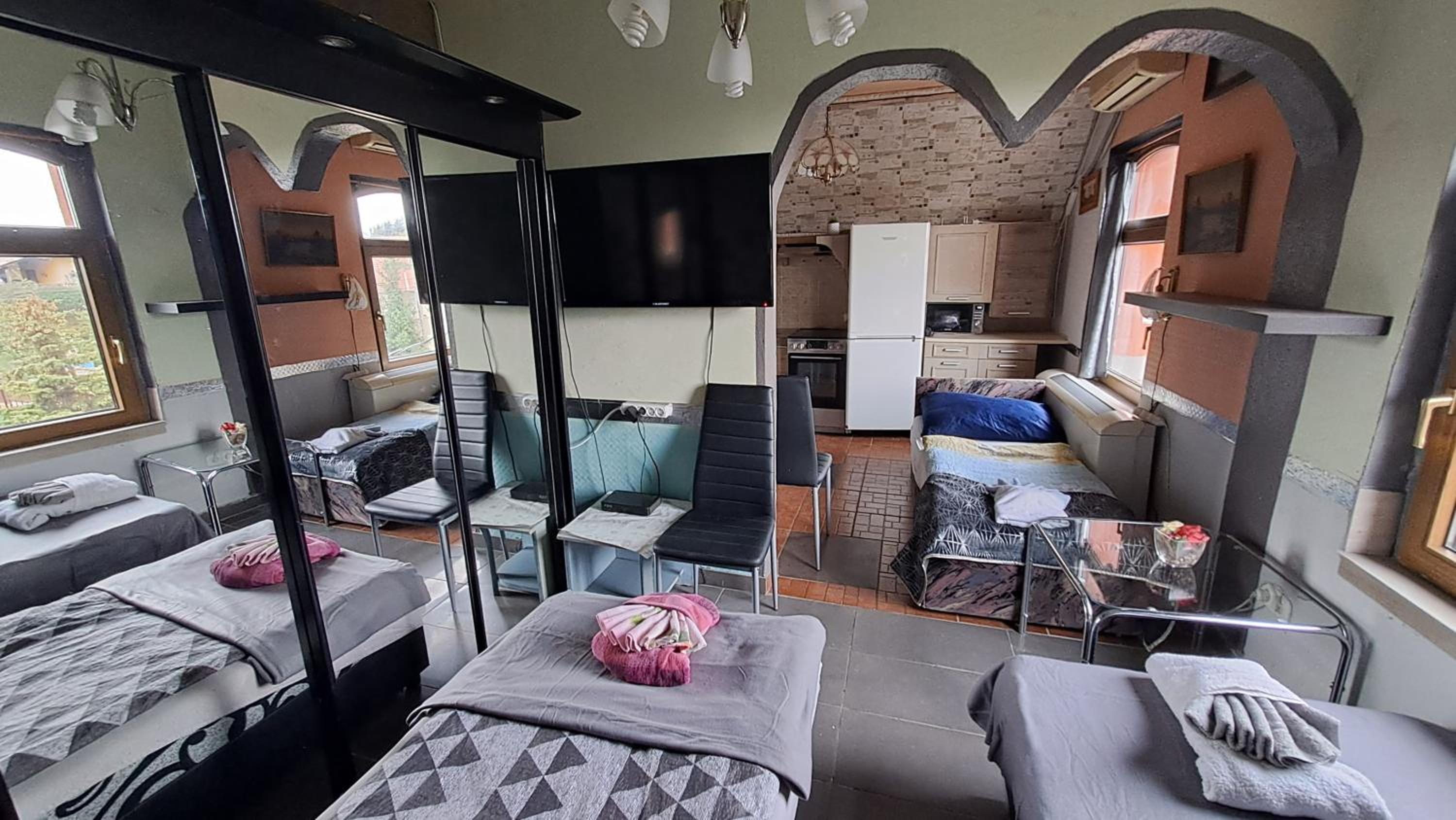 One-Bedroom Apartment with Balcony photo 2