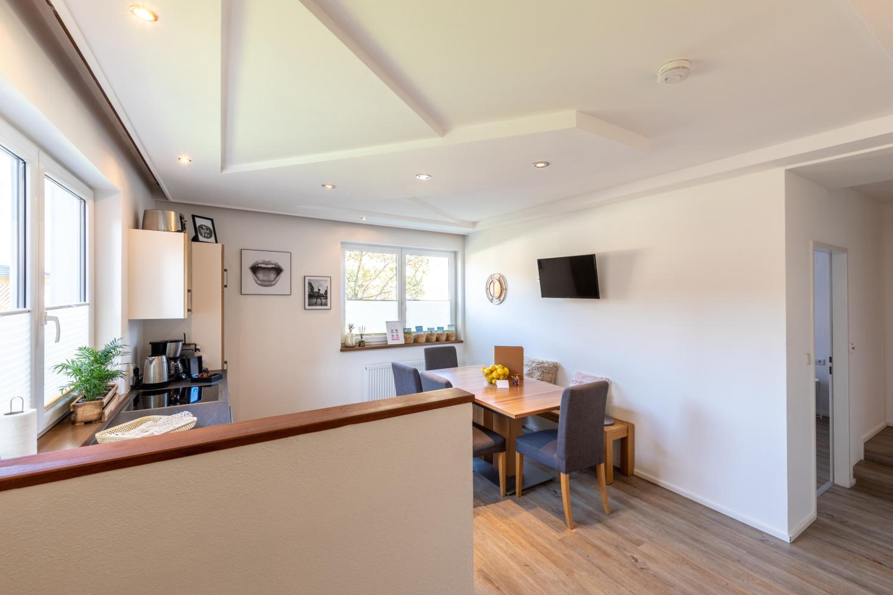 Two-Bedroom Apartment with Garden and Mountain View - Photo 12