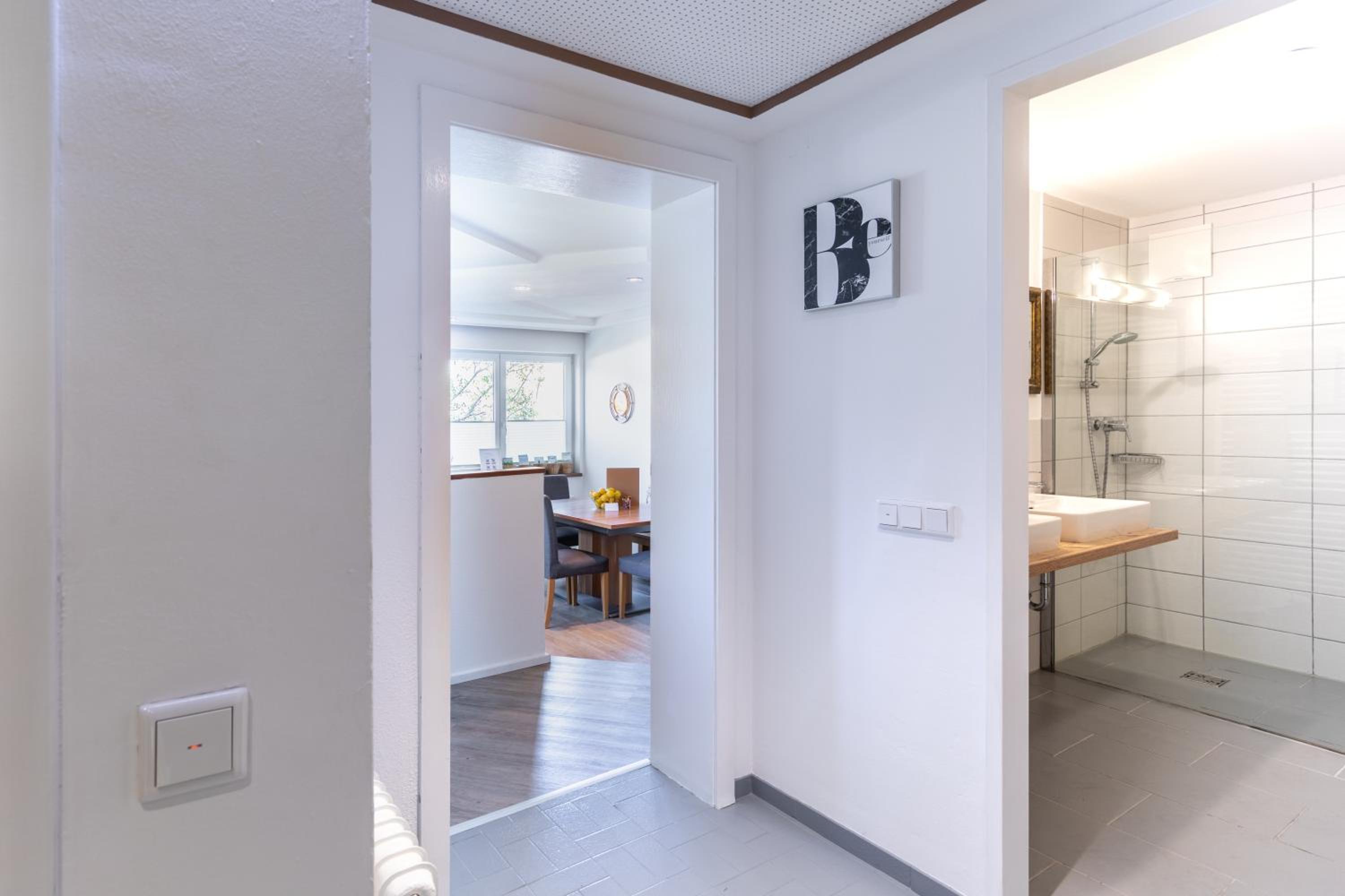 Two-Bedroom Apartment with Garden and Mountain View - Photo 11