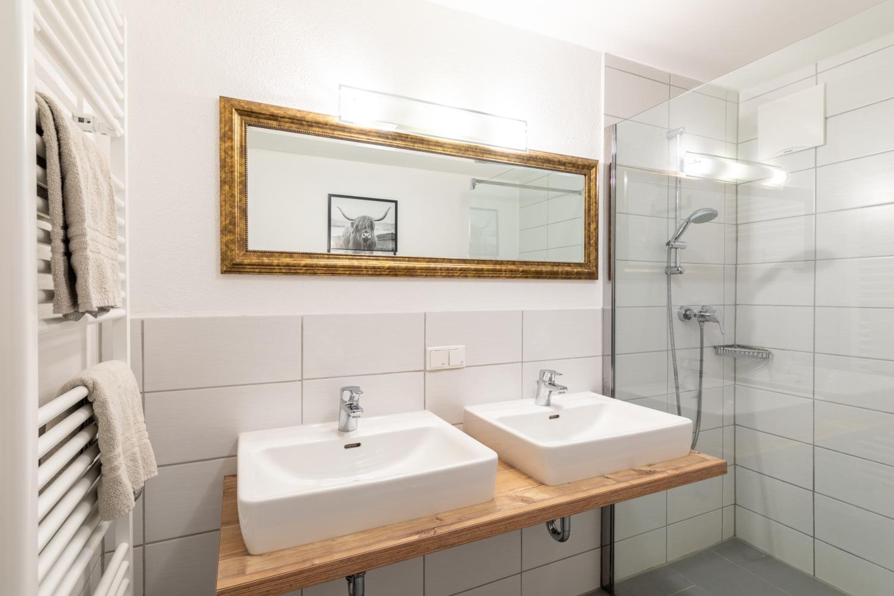 Two-Bedroom Apartment with Garden and Mountain View - Photo 18