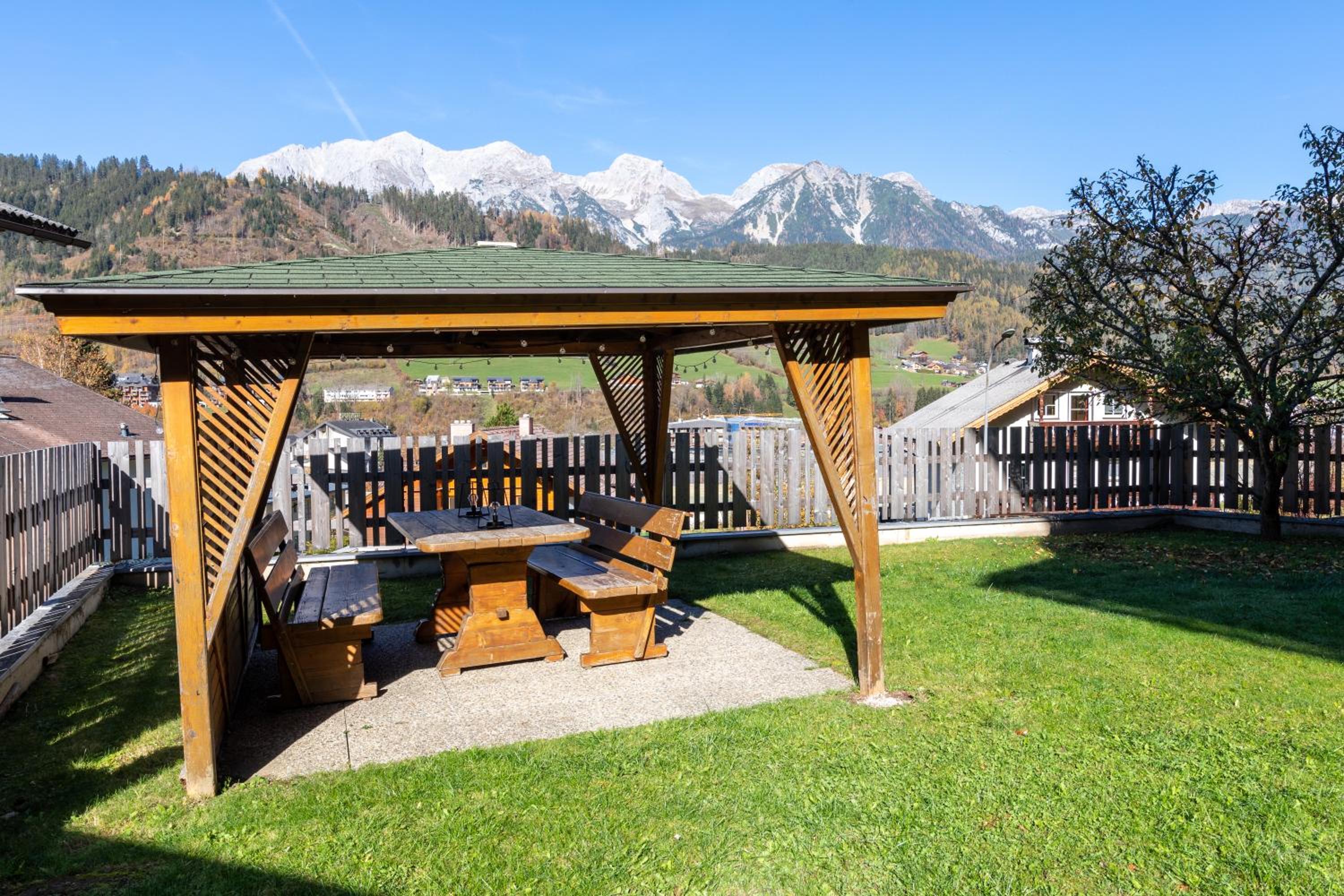 Two-Bedroom Apartment with Garden and Mountain View - Photo 21