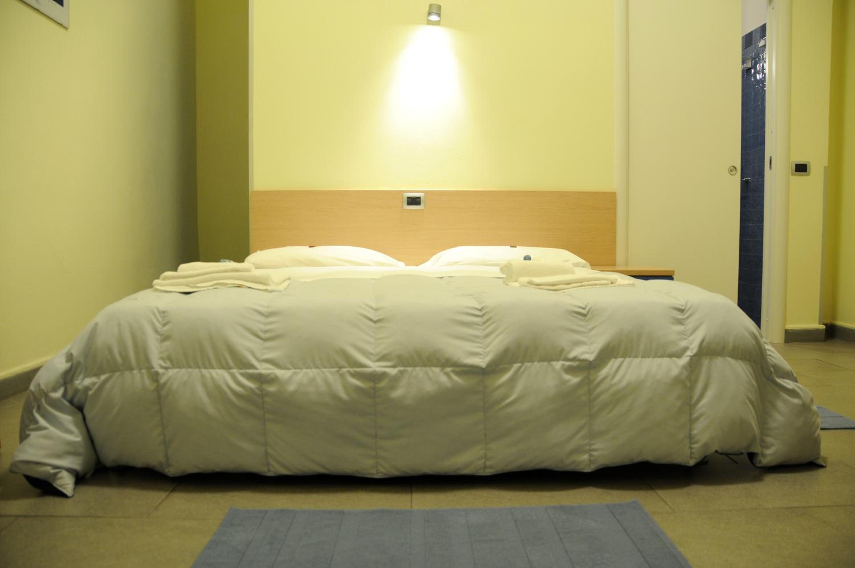 Double or Twin Room - Photo 9