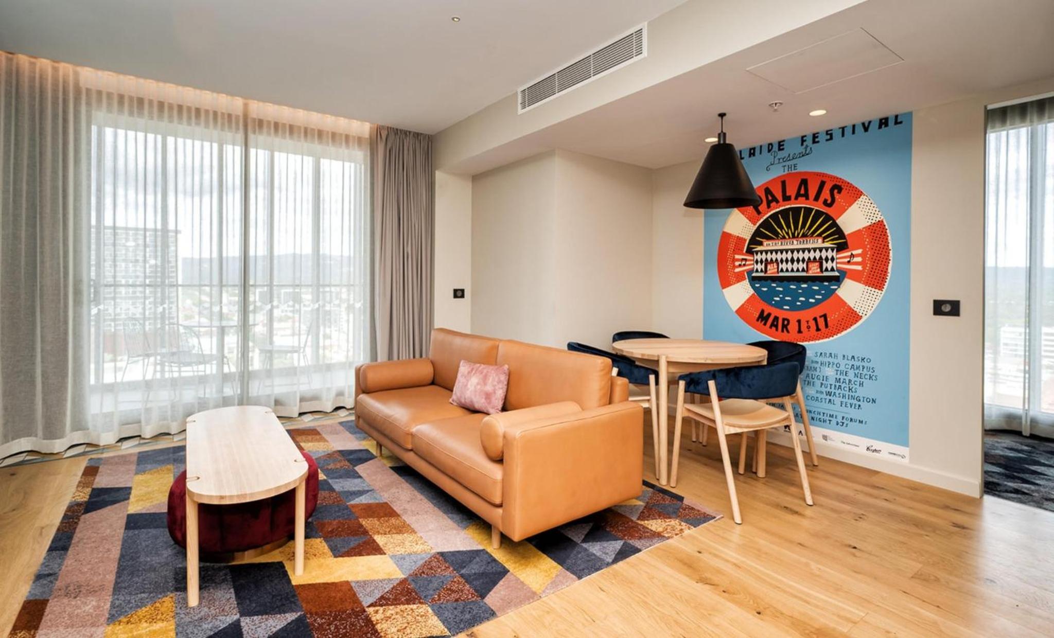 Deluxe One-Bedroom Suite with Balcony - Photo 2