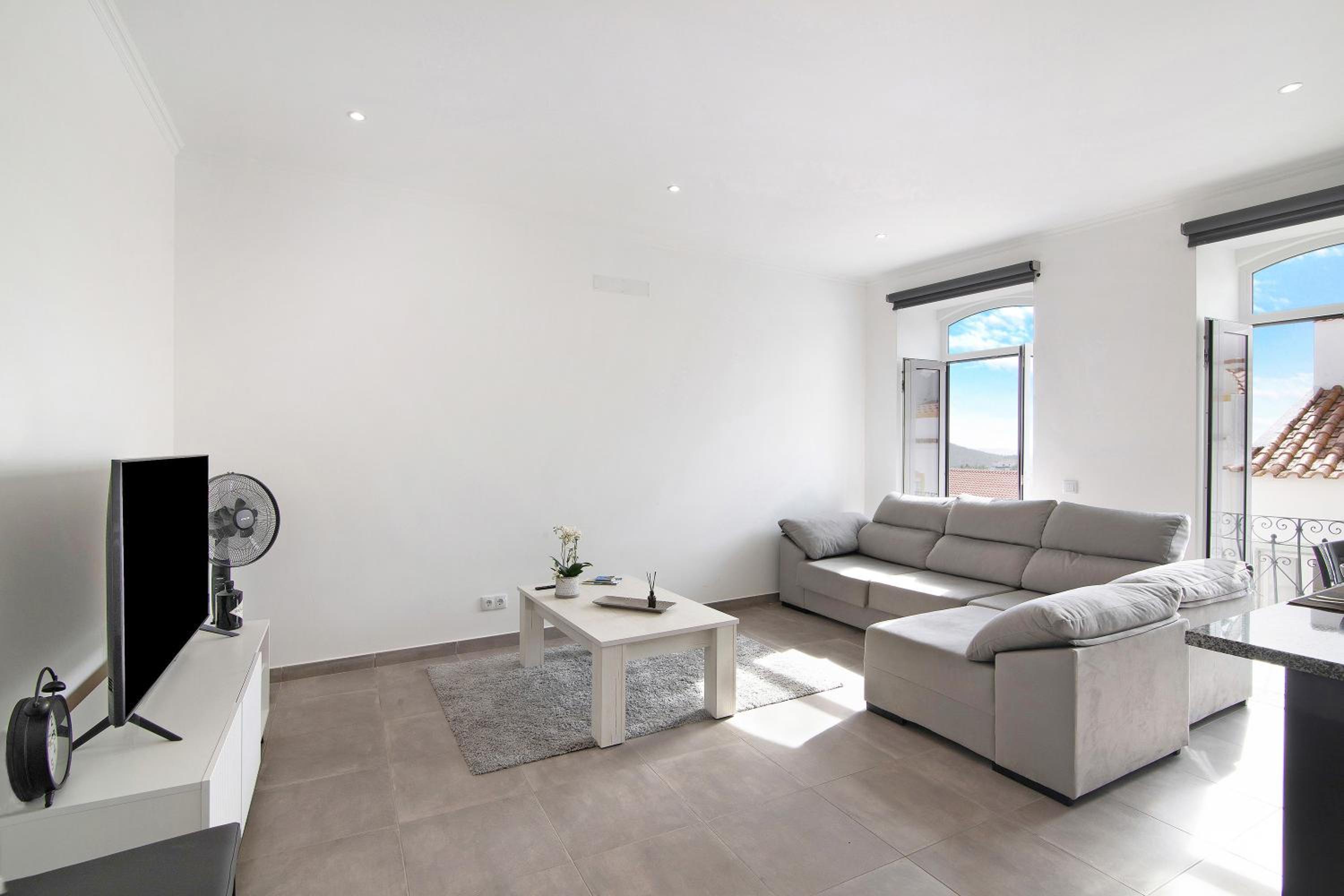 Three-Bedroom Premium Apartment with Balcony photo 1