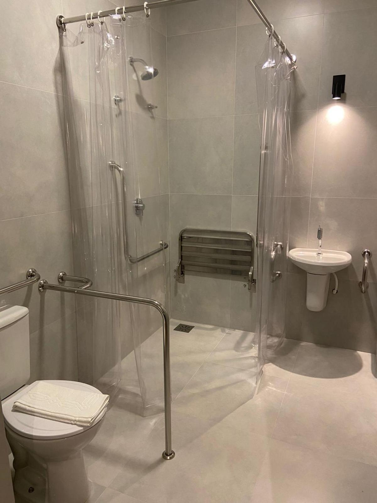 Double Room - Disability Access - Photo 3