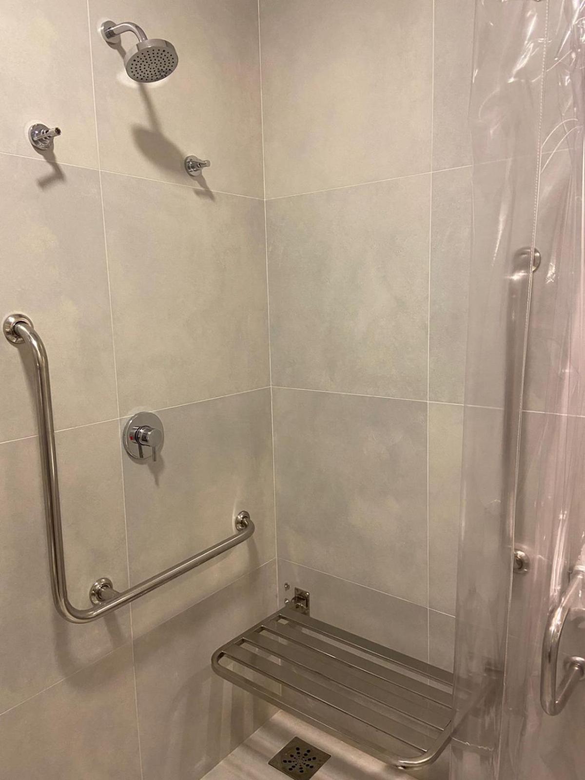 Double Room - Disability Access - Photo 4