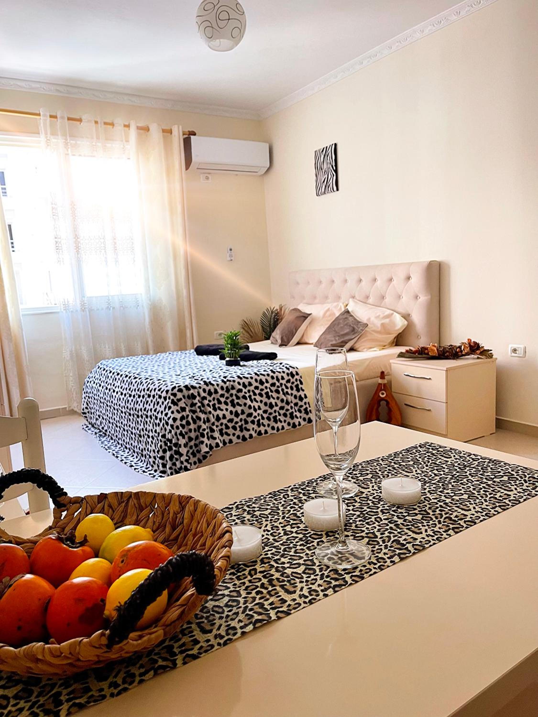 Deluxe Double Room with Side Sea View