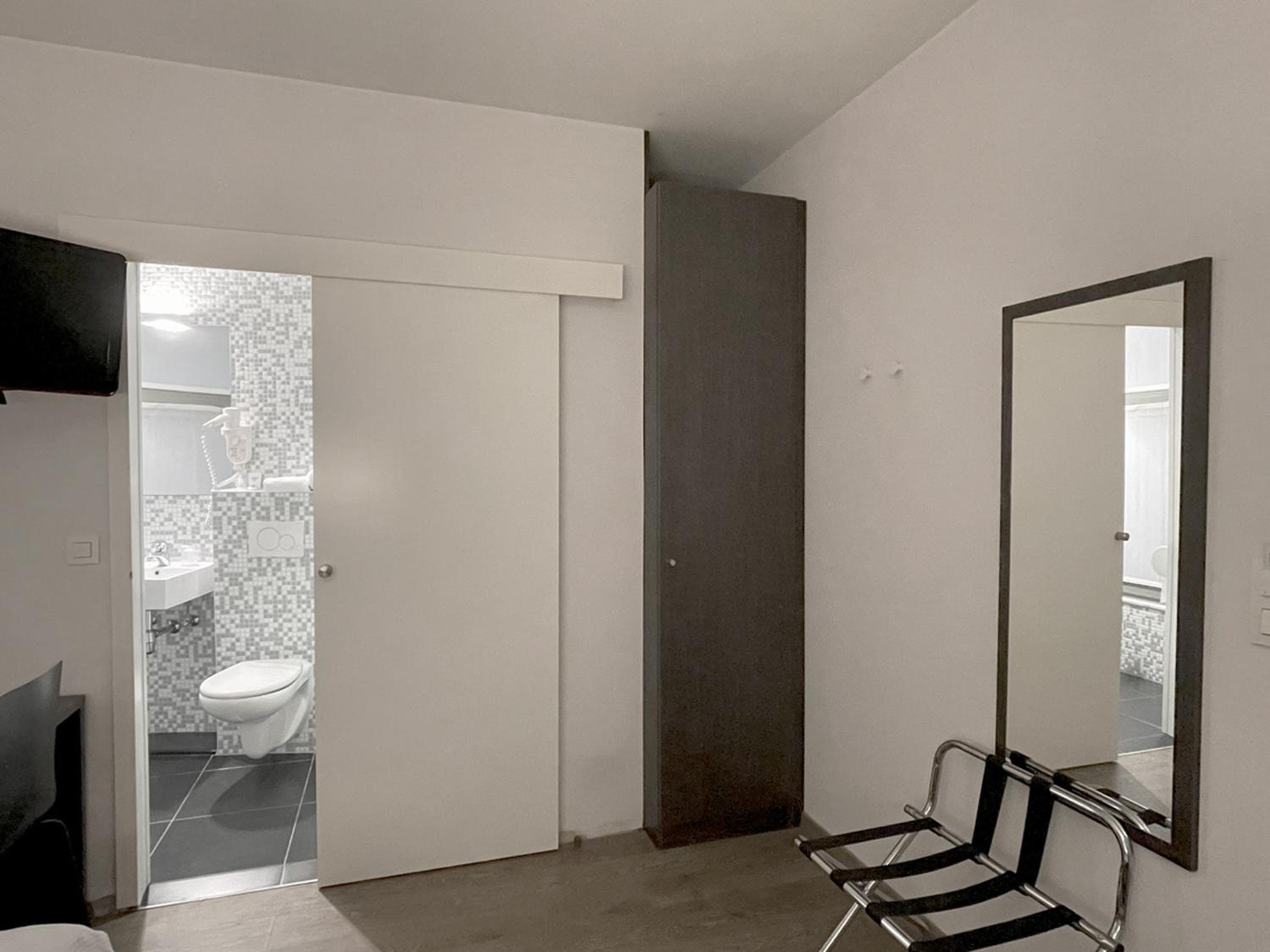 Budget Single Room photo 3