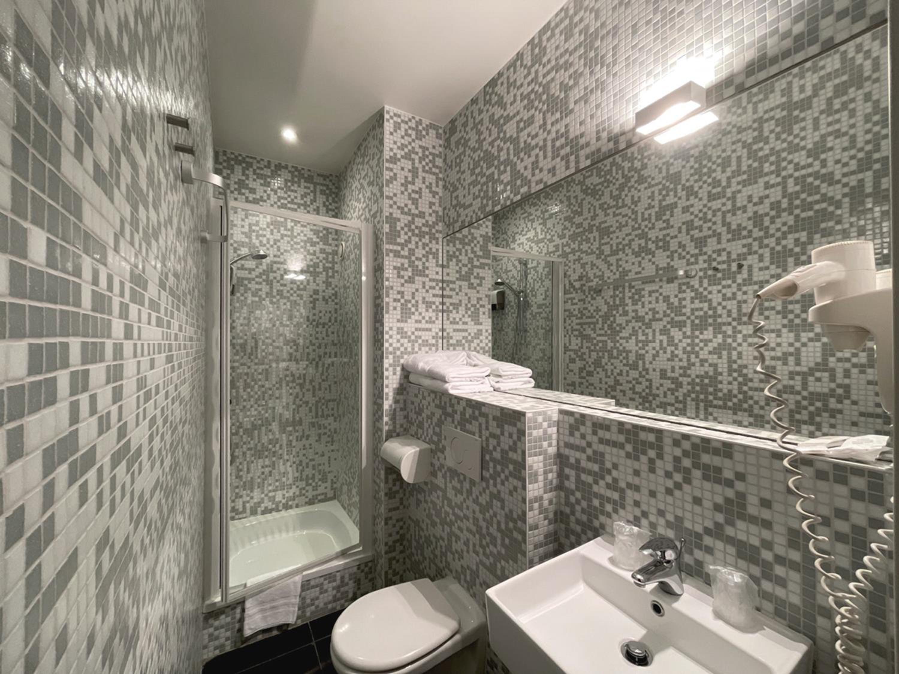 Double Room - Photo 7